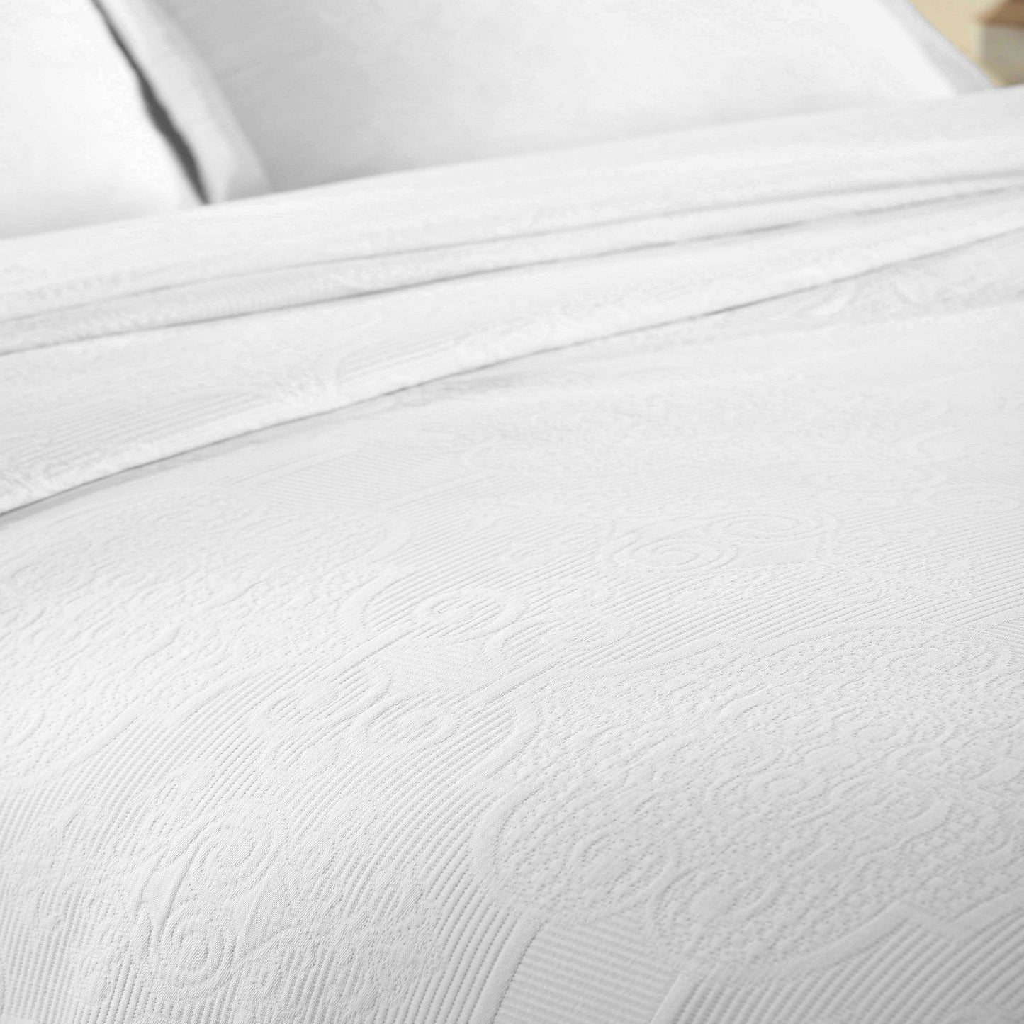 Florin Cotton Matelasse Weave Jacquard Scroll Medallion Bedspread Set - White