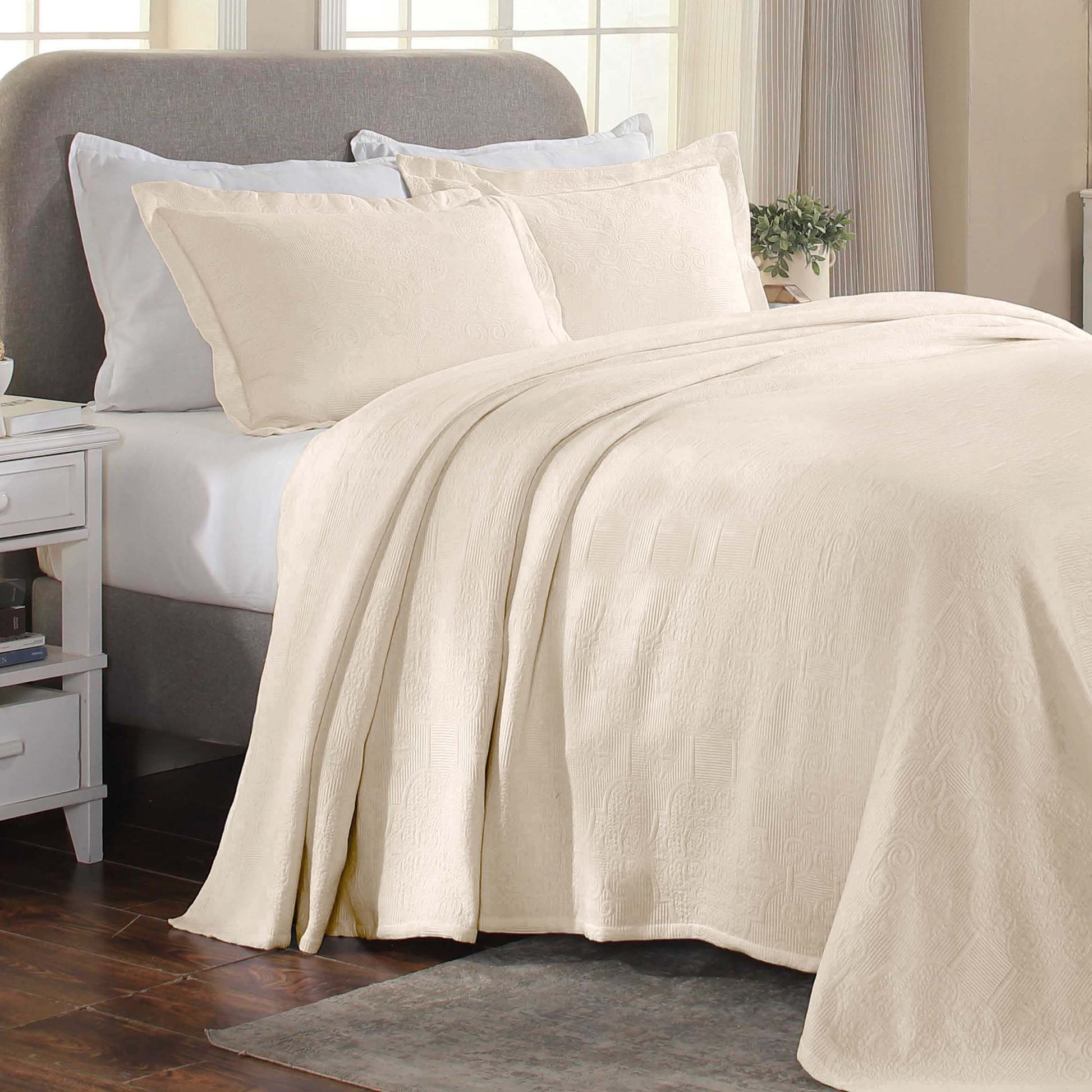 Florin Cotton Matelasse Weave Jacquard Scroll Medallion Bedspread Set - Ivory