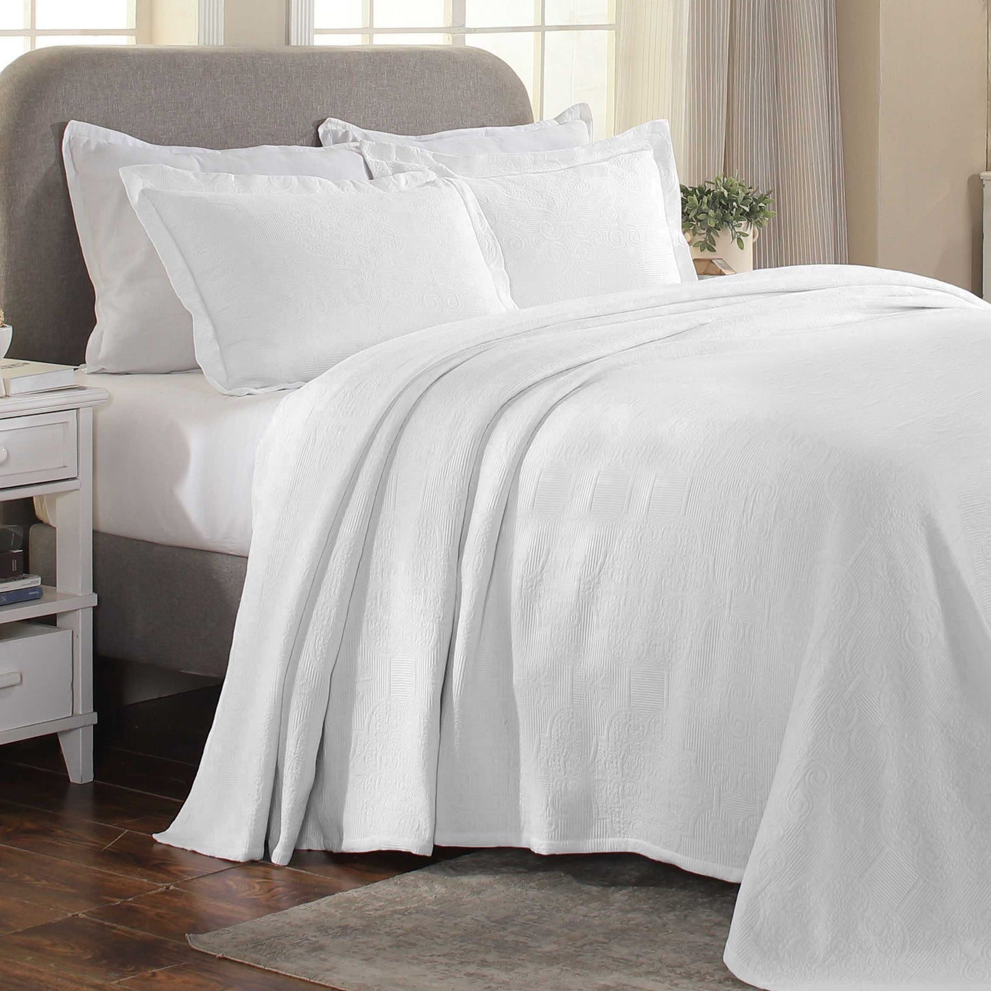 Florin Cotton Matelasse Weave Jacquard Scroll Medallion Bedspread Set - White