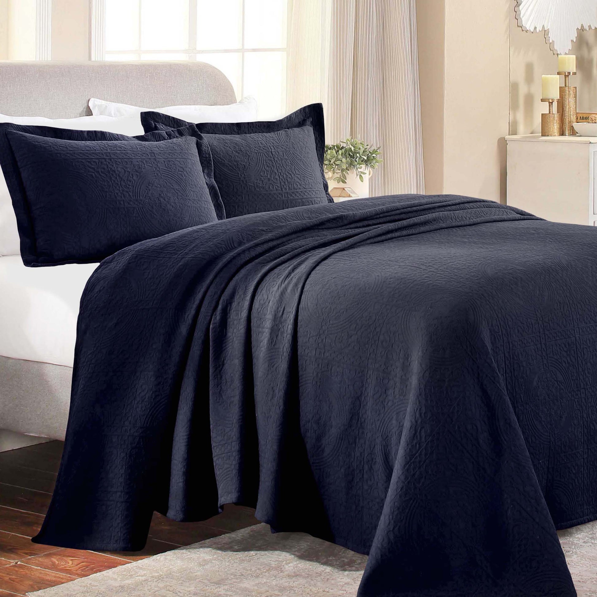 Fluer De Lis Jacquard Matelassé Cotton Medallion Bedspread Set - Navy Blue