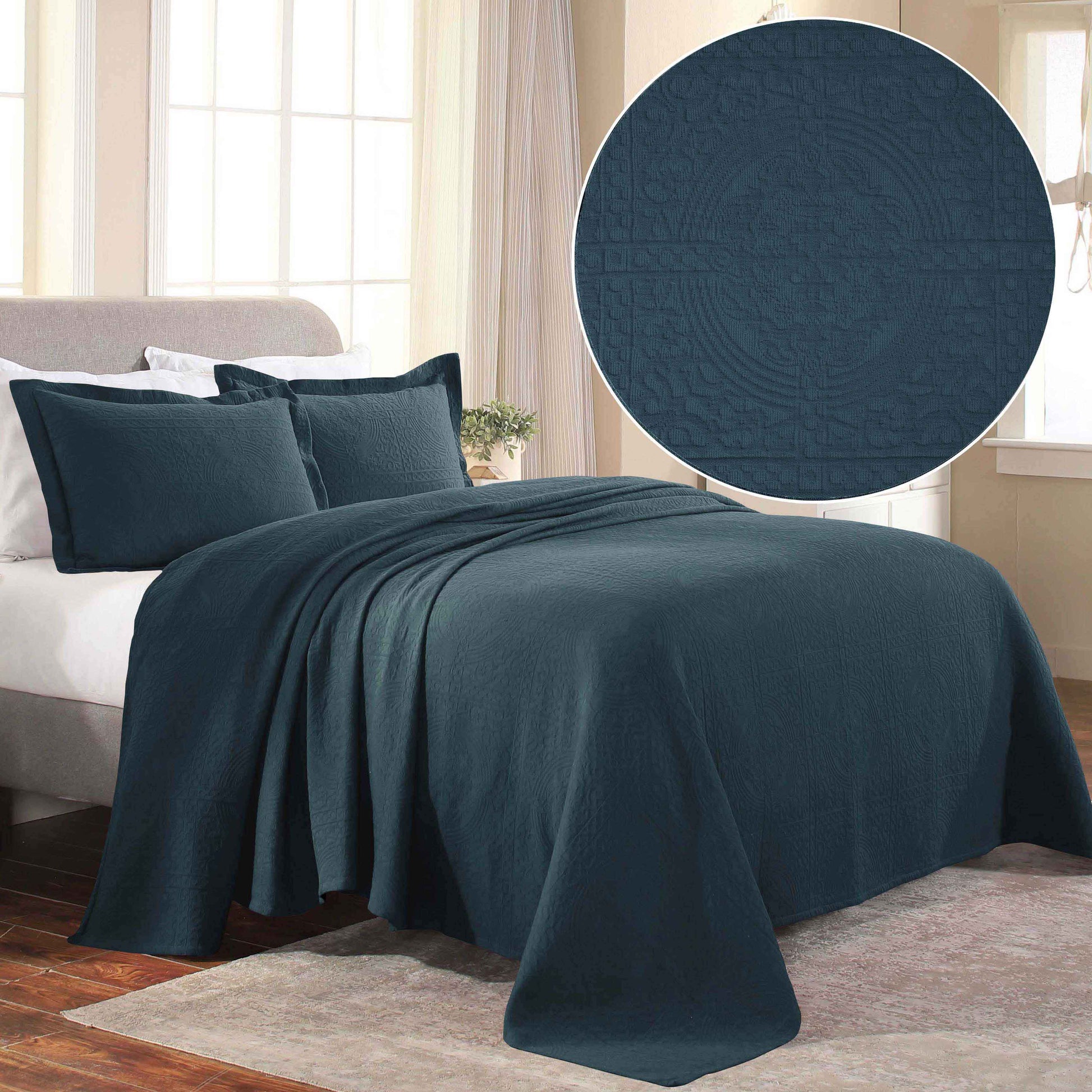 Fluer De Lis Jacquard Matelassé Cotton Medallion Bedspread Set - Deepblue