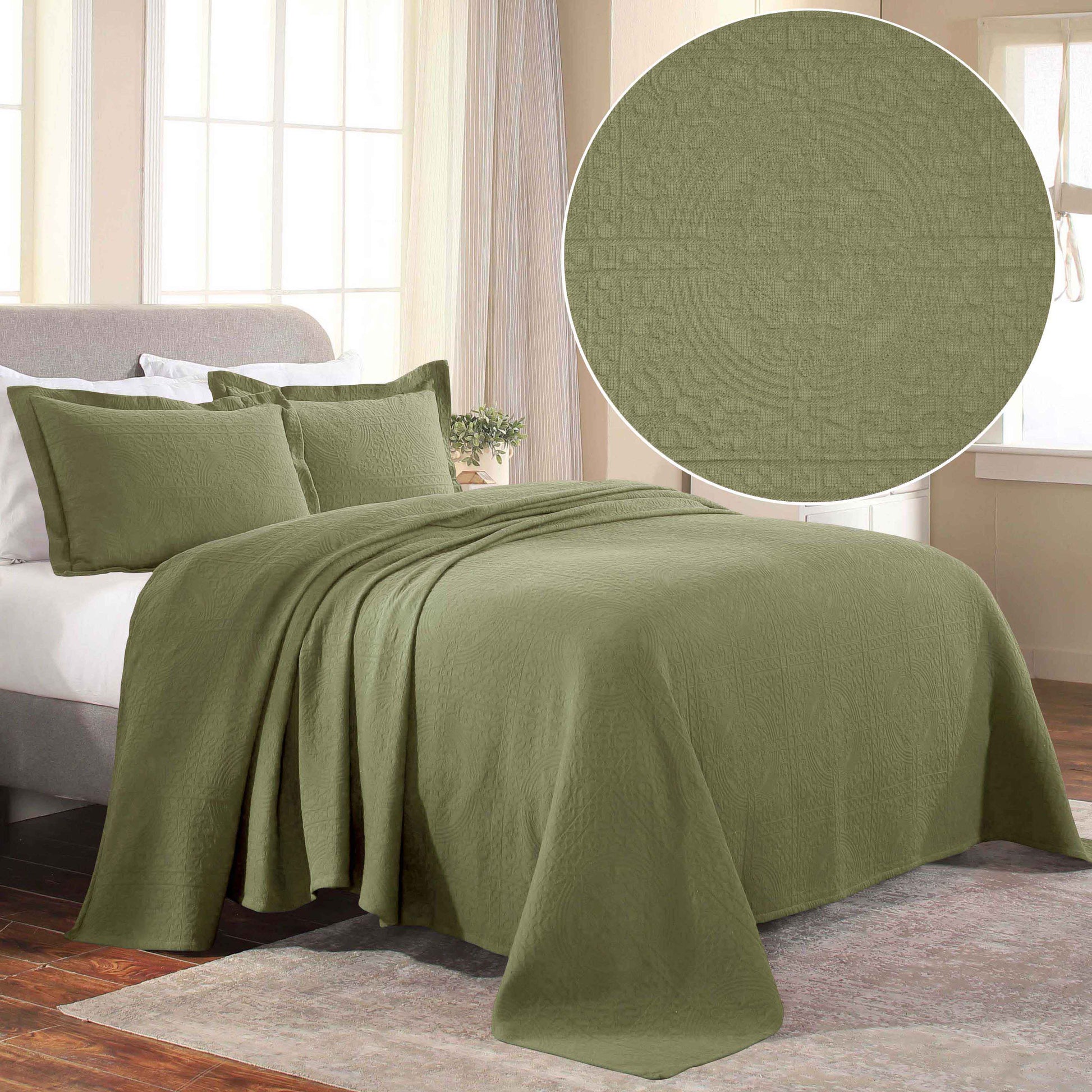 Fluer De Lis Jacquard Matelassé Cotton Medallion Bedspread Set - Sage