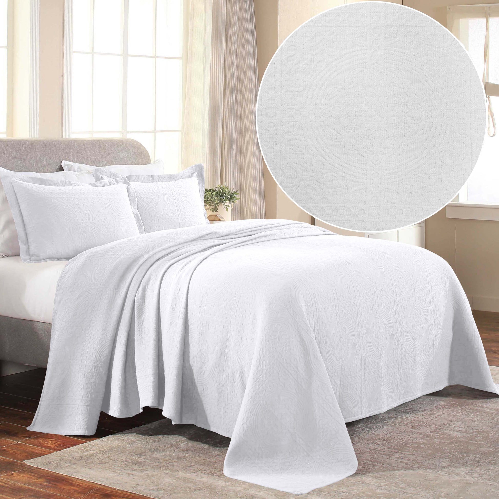 Fluer De Lis Jacquard Matelassé Cotton Medallion Bedspread Set - White