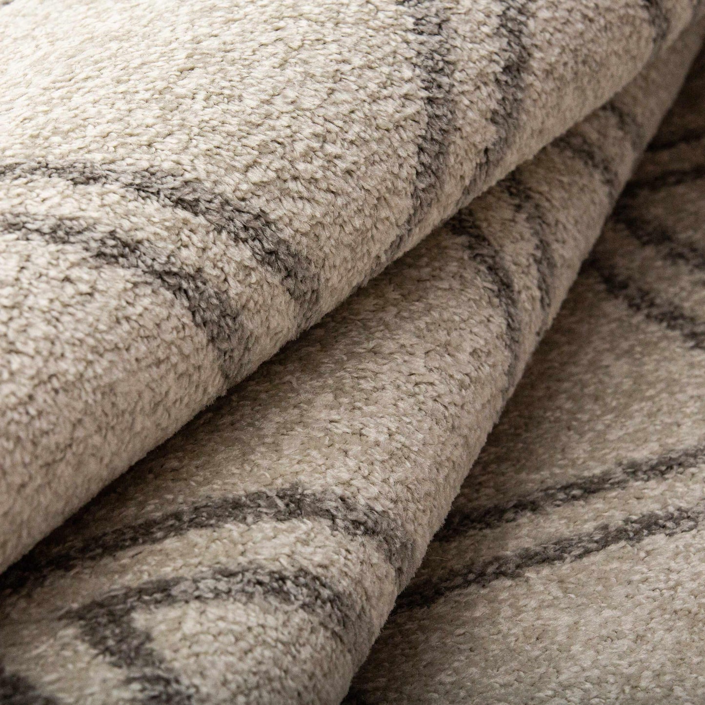  Hanleigh Modern Geometric Diamond Lattice Indoor Area Rug - Ivory