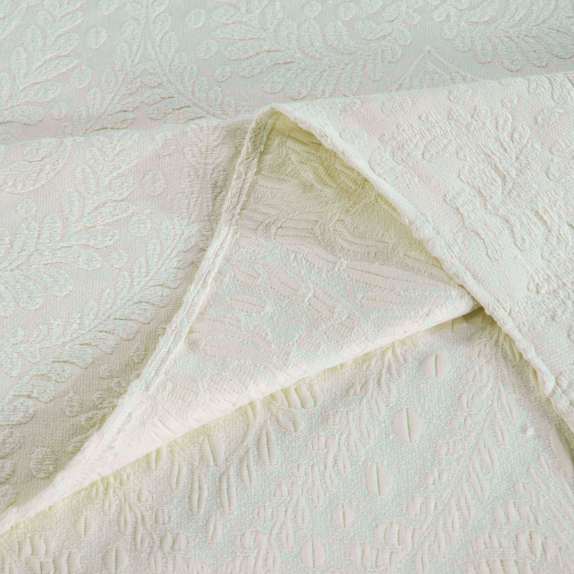 Aspen Cotton Blend Jacquard Floral Scalloped Edge Bedspread Set - Ivory