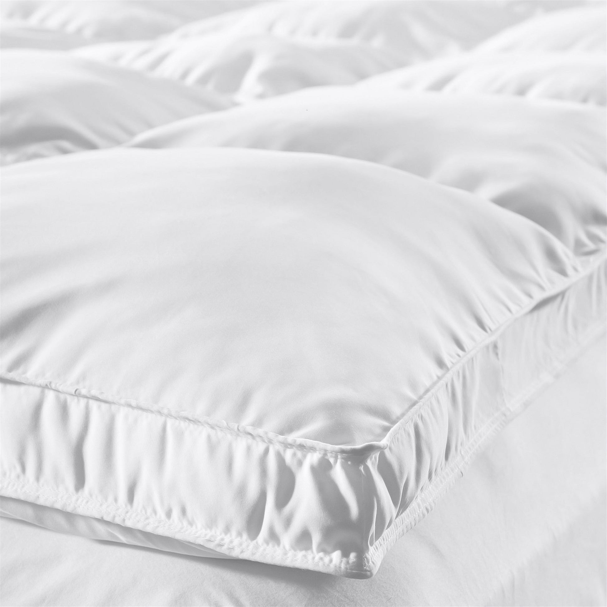 Superior Brushed Microfiber Down Alternative Mattress Topper 2 Inch White - White