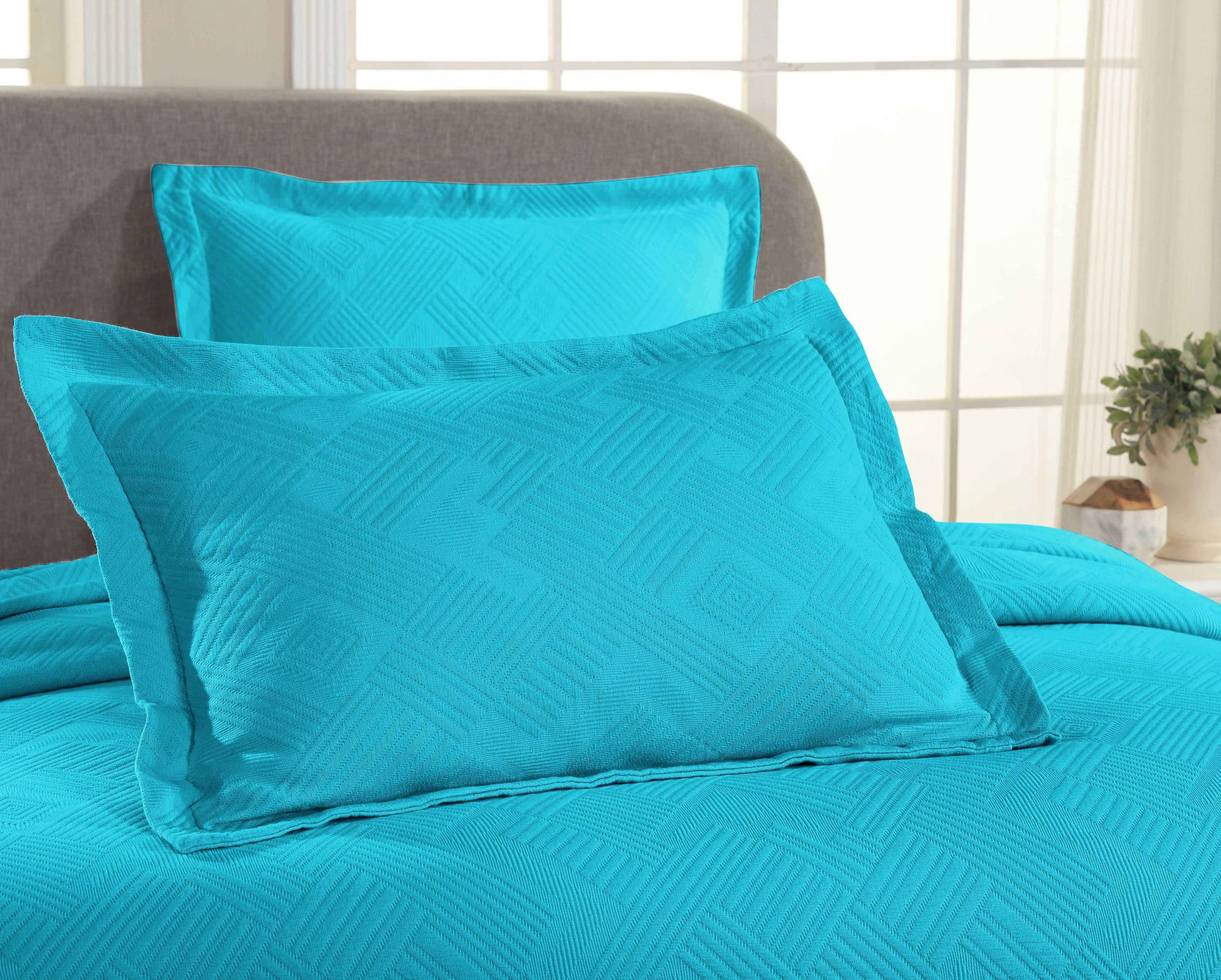 Cotton Jacquard Matelassé Scalloped Geometric Fret Bedspread Set - PeacockBlue