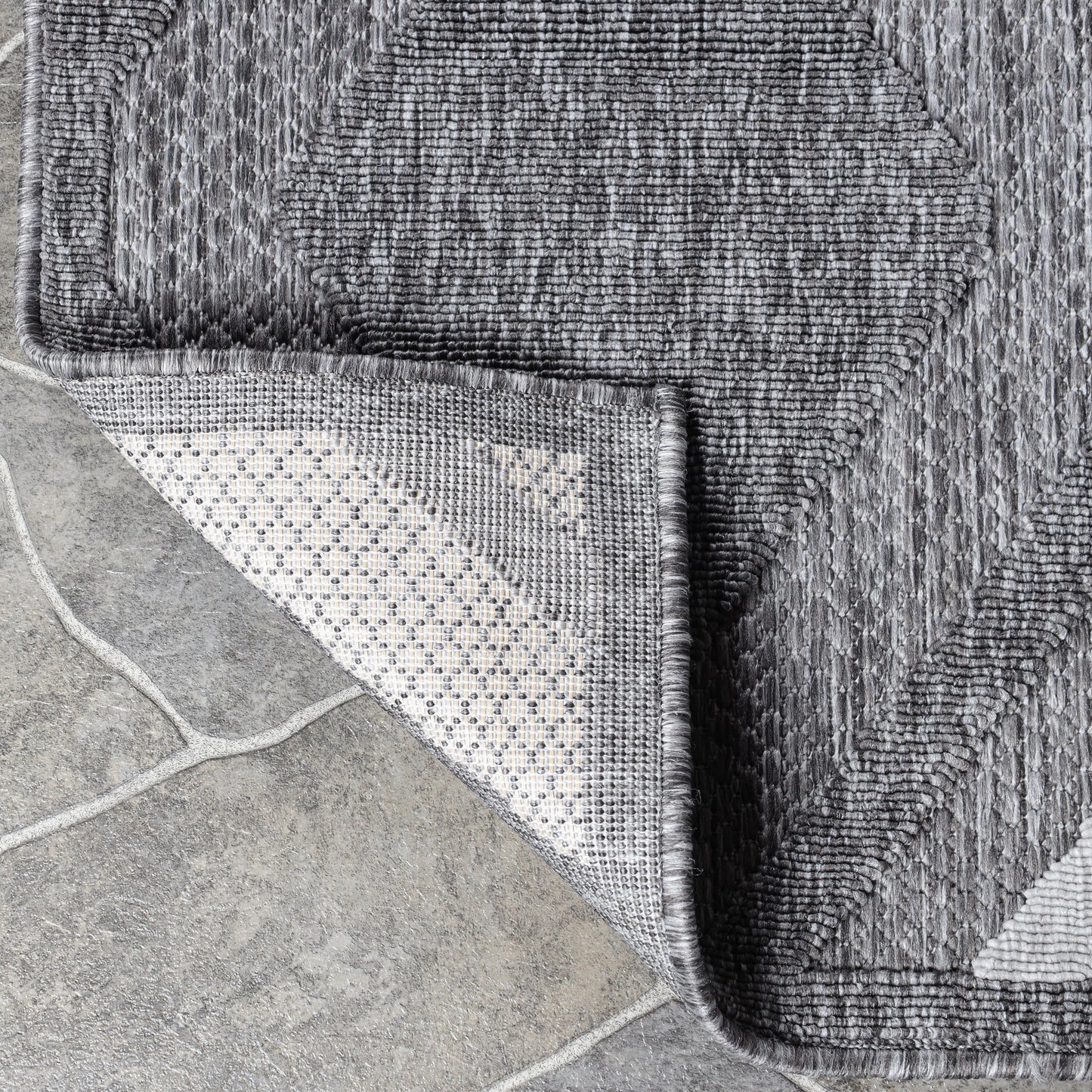 Superior Daelyn Modern Diamond Lattice Indoor/Outdoor Area Rug - Grey