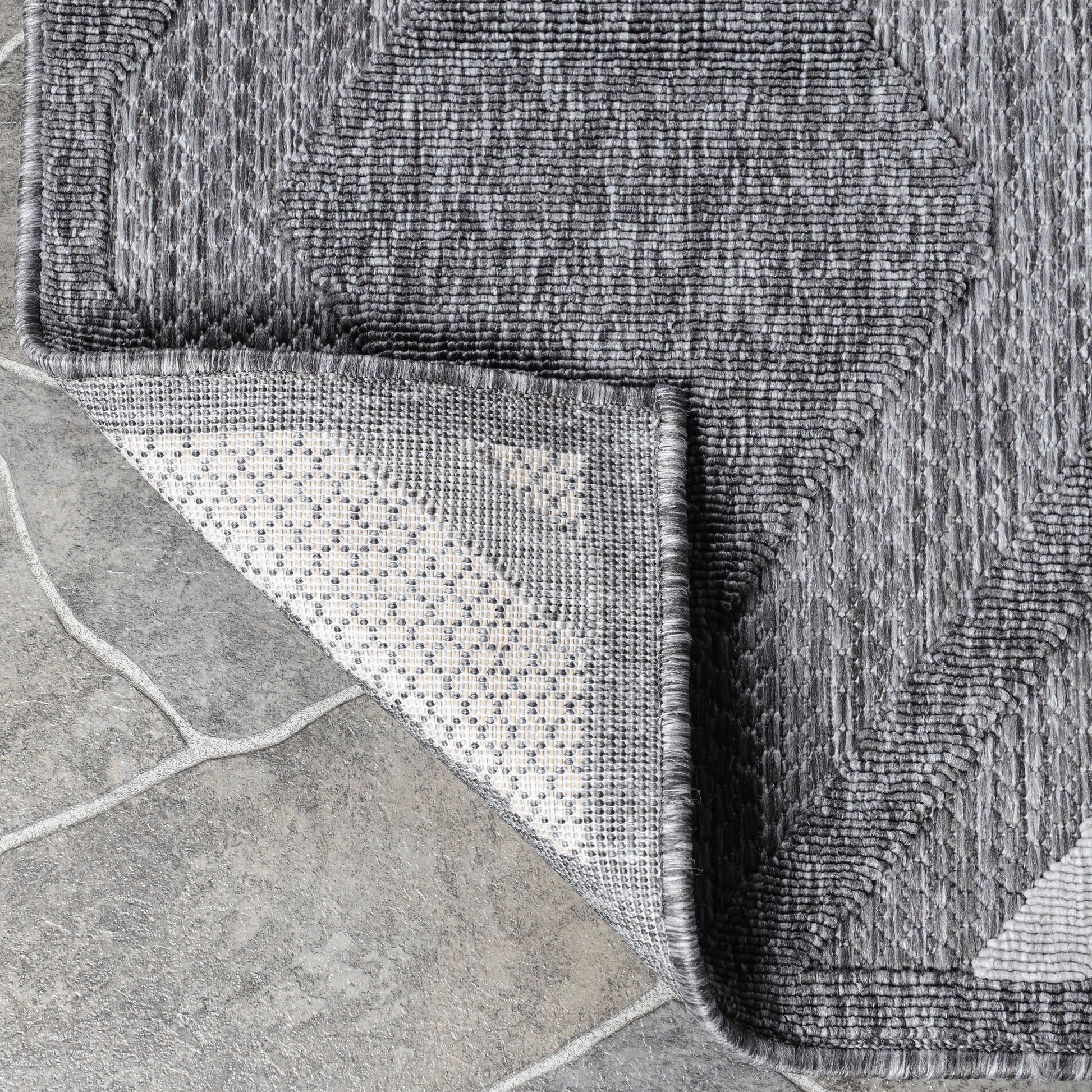Superior Daelyn Modern Diamond Lattice Indoor/Outdoor Area Rug - Grey