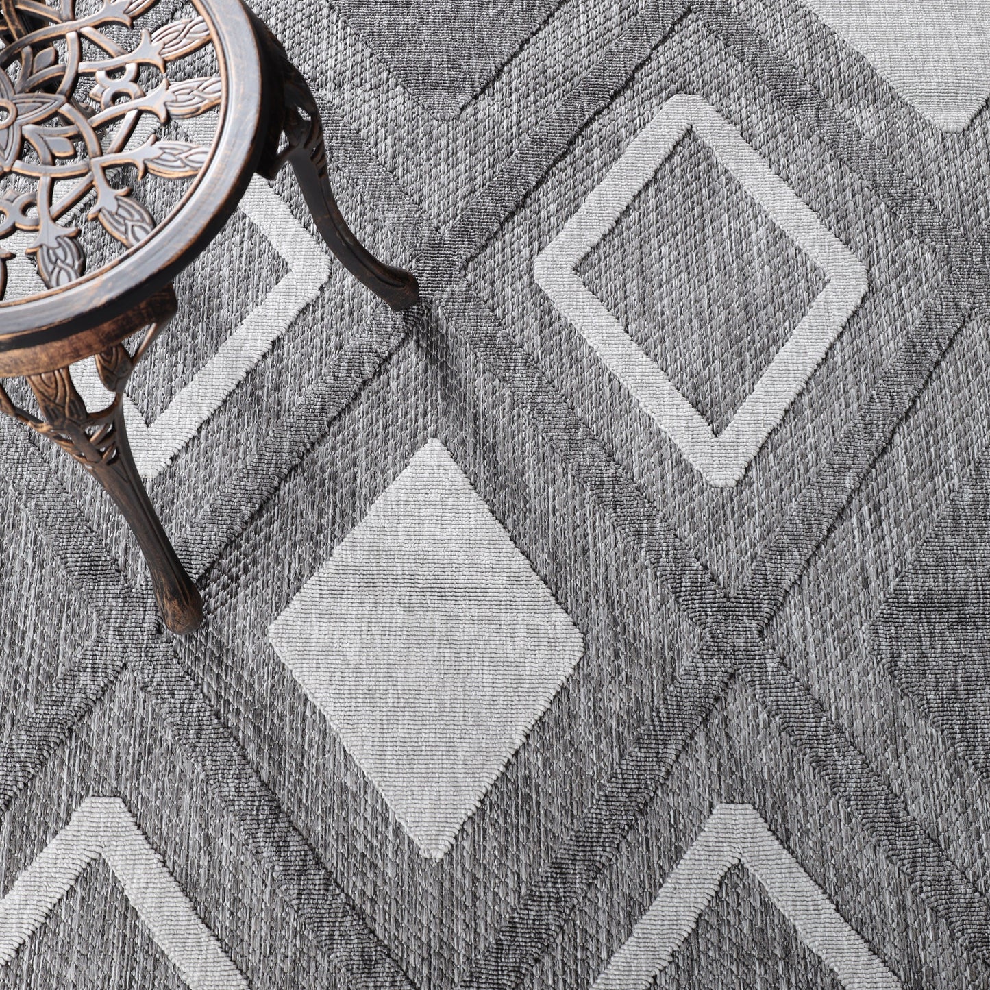 Superior Daelyn Modern Diamond Lattice Indoor/Outdoor Area Rug - Grey