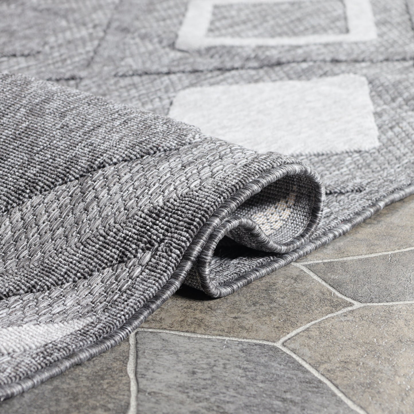 Superior Daelyn Modern Diamond Lattice Indoor/Outdoor Area Rug - Grey