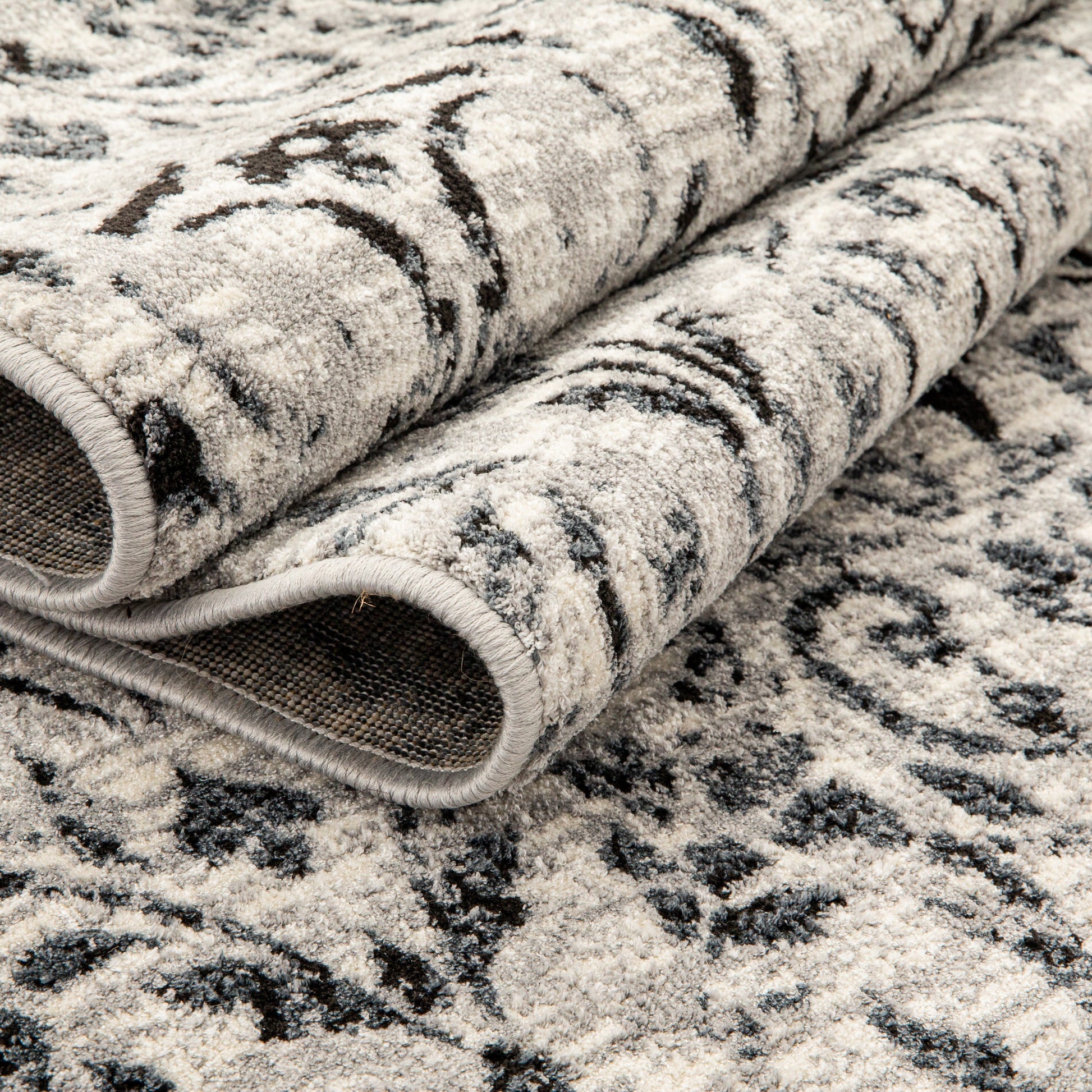 Superior Lovina Classic Scrolling Vine Indoor Area Rug - Platinum