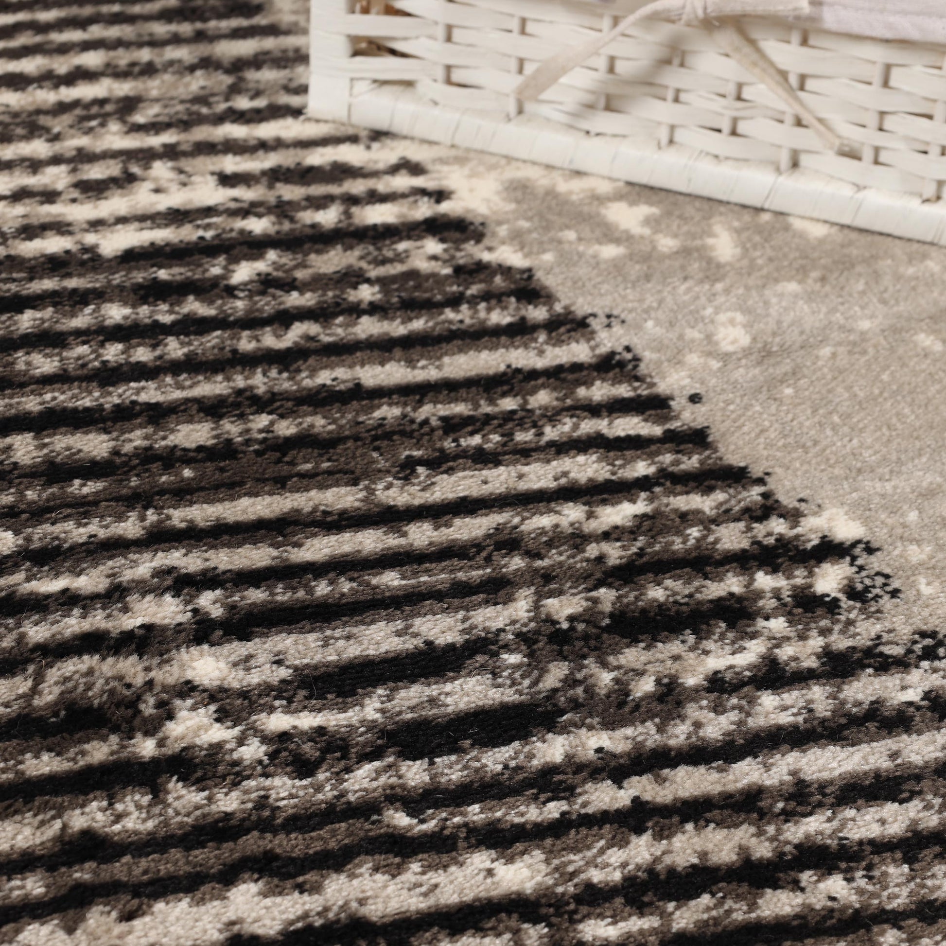 Superior Mabel Abstract Contemporary Indoor Area Rug or Runner - Grey