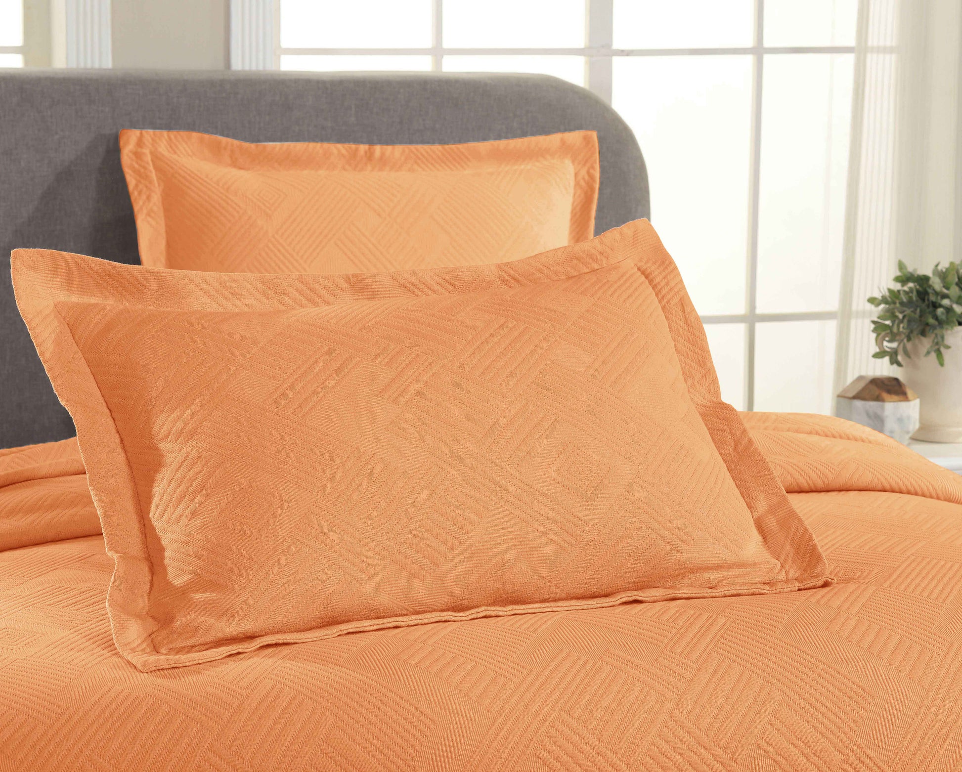 Cotton Jacquard Matelassé Scalloped Geometric Fret Bedspread Set - Salmon