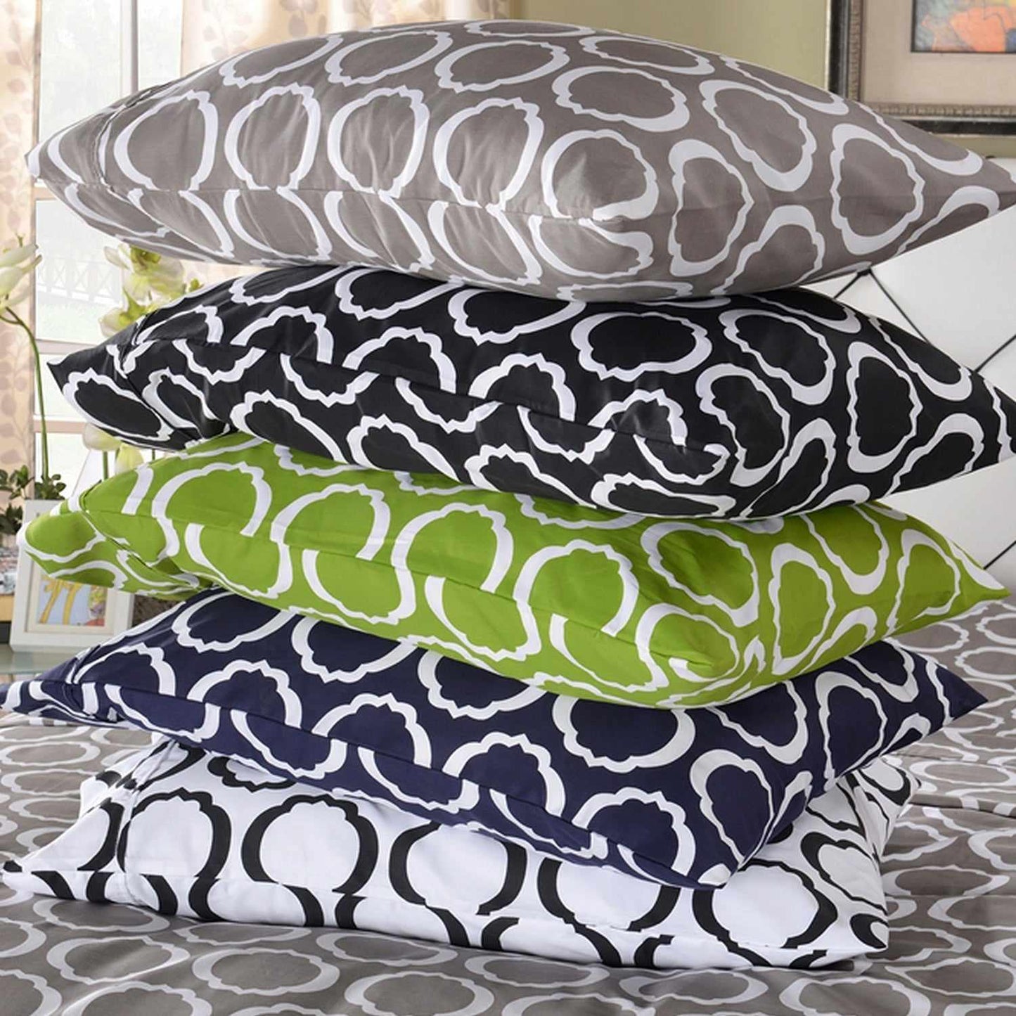Superior Scroll Park Cotton and Polyester Blend Modern Geometric 2-Piece Pillowcase Set - White/black