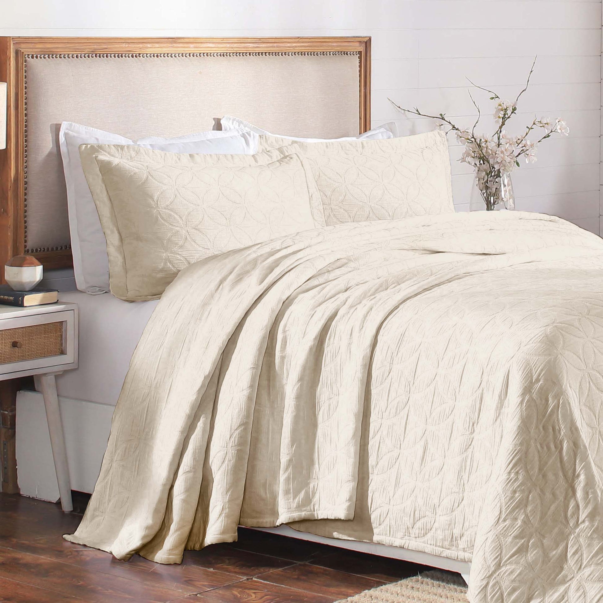 Serenity Cotton Matelasse Weave Jacquard Celtic Circle Bedspread Set - Ivory