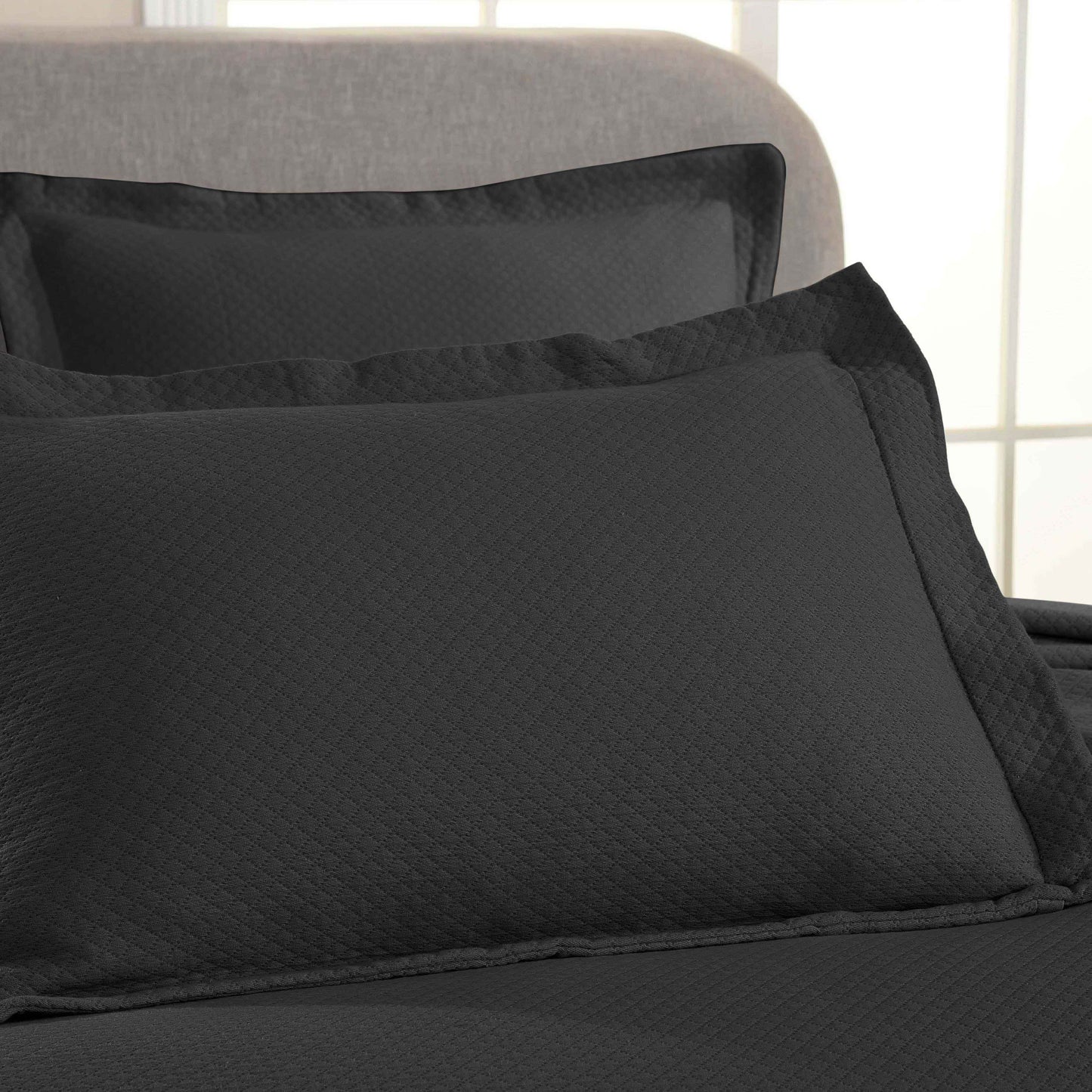 Solitaire Jacquard Matelassé Cotton Diamond Solitaire Bedspread Set - Black