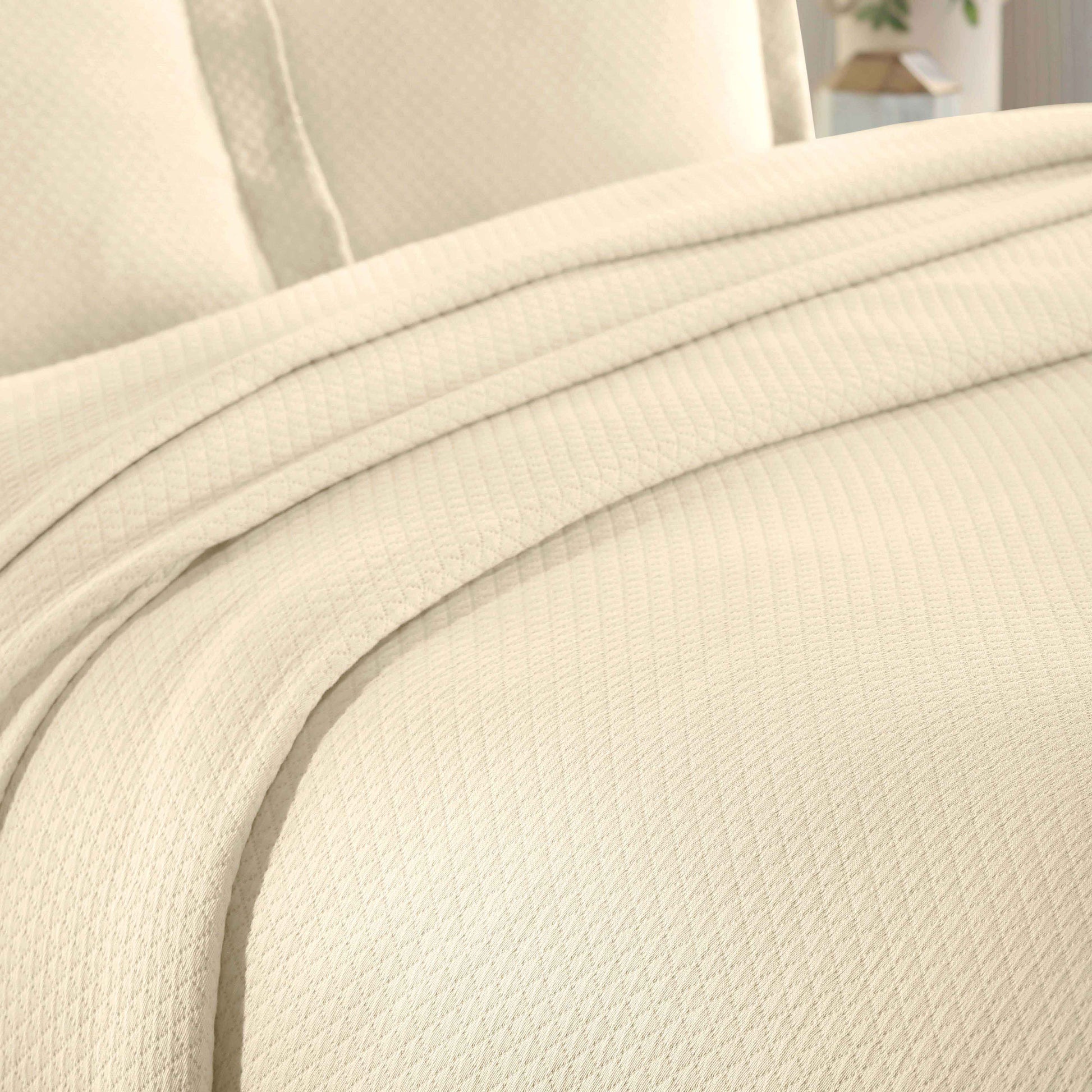 Solitaire Jacquard Matelassé Cotton Diamond Solitaire Bedspread Set - Ivory