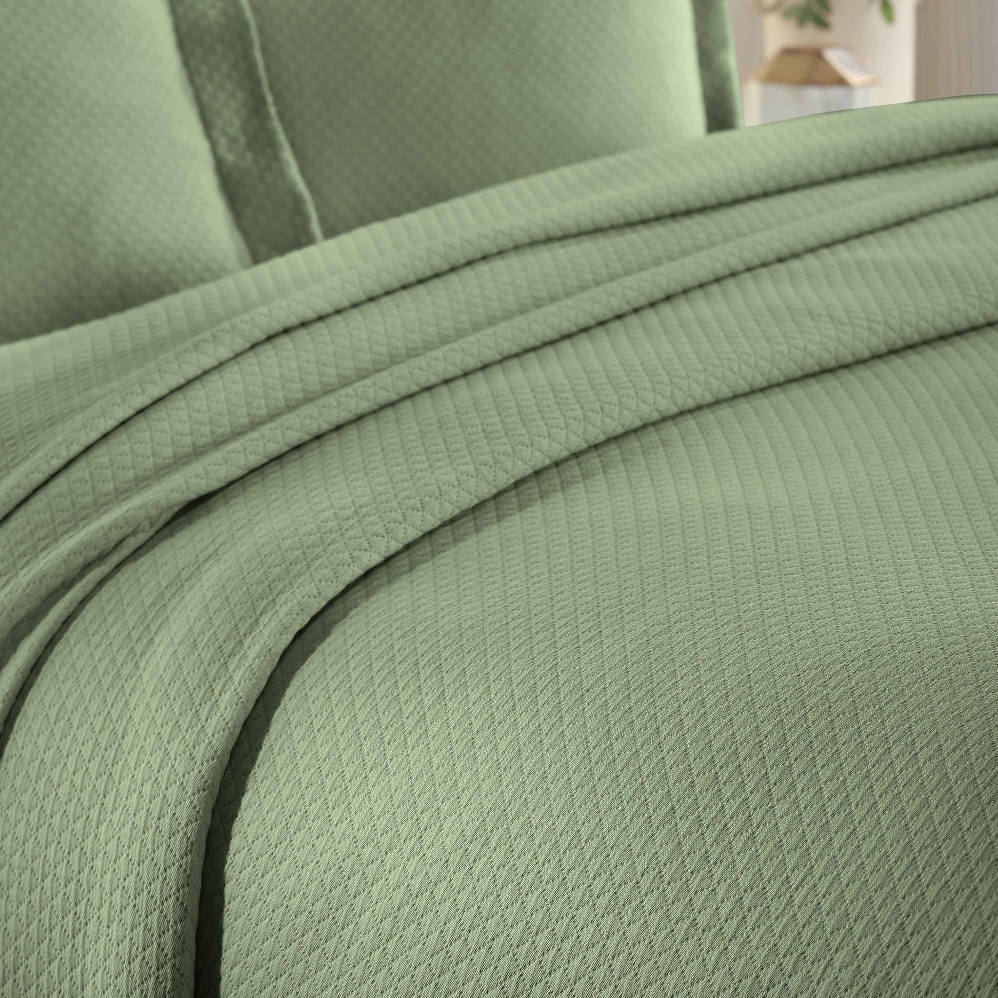 Solitaire Jacquard Matelassé Cotton Diamond Solitaire Bedspread Set - Sage