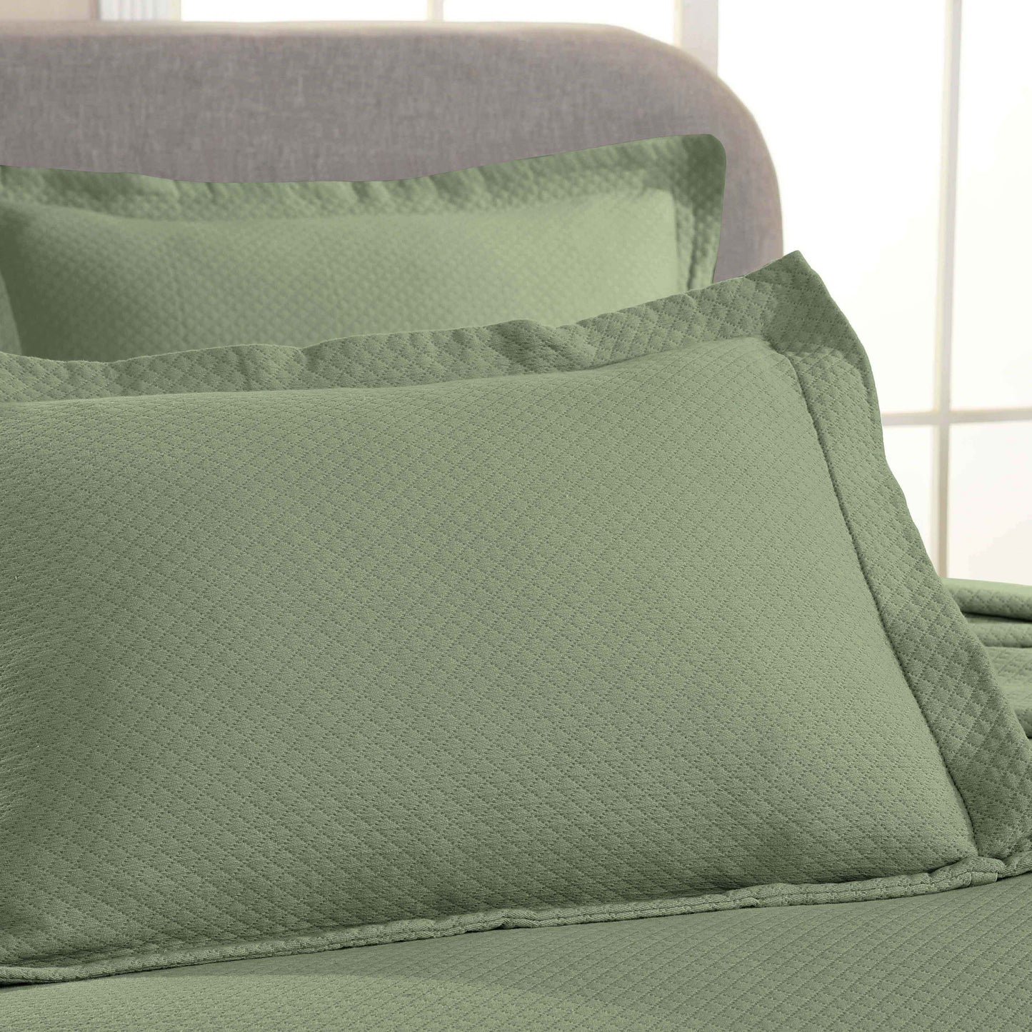 Solitaire Jacquard Matelassé Cotton Diamond Solitaire Bedspread Set - Sage