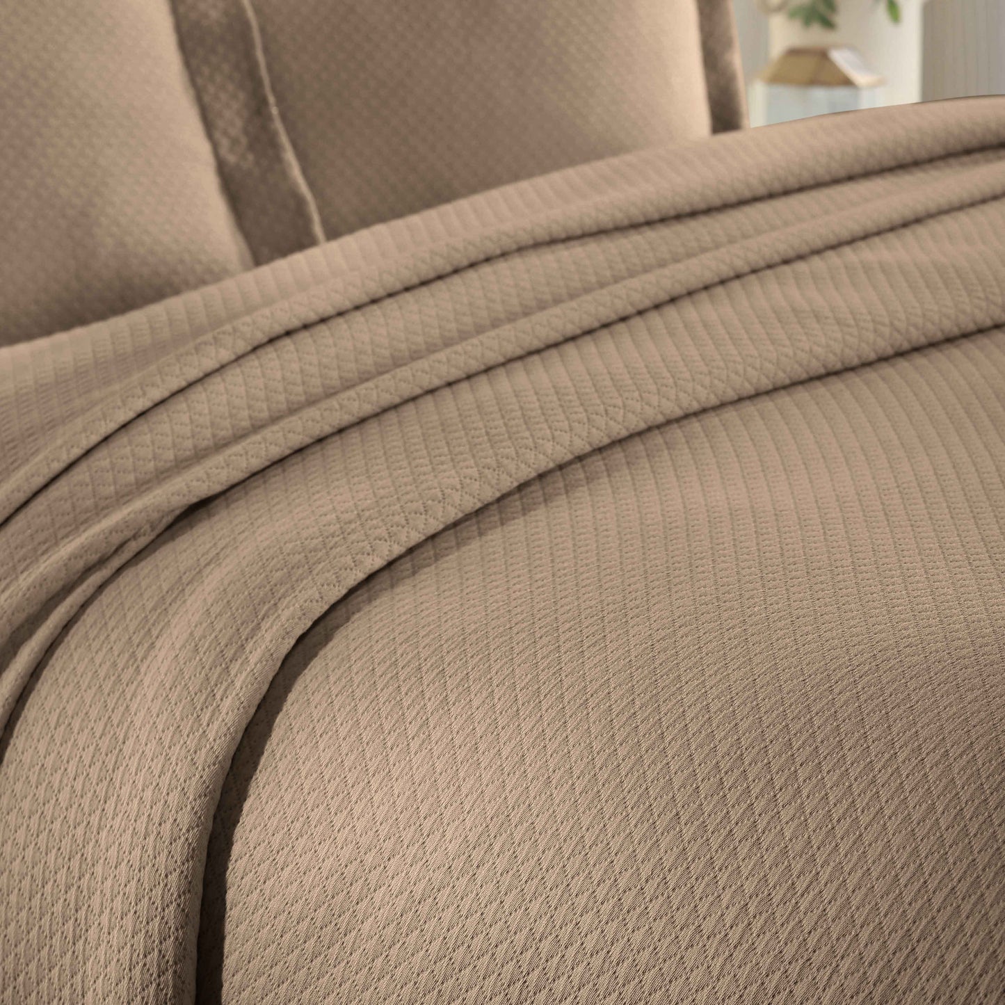 Solitaire Jacquard Matelassé Cotton Diamond Solitaire Bedspread Set - Taupe