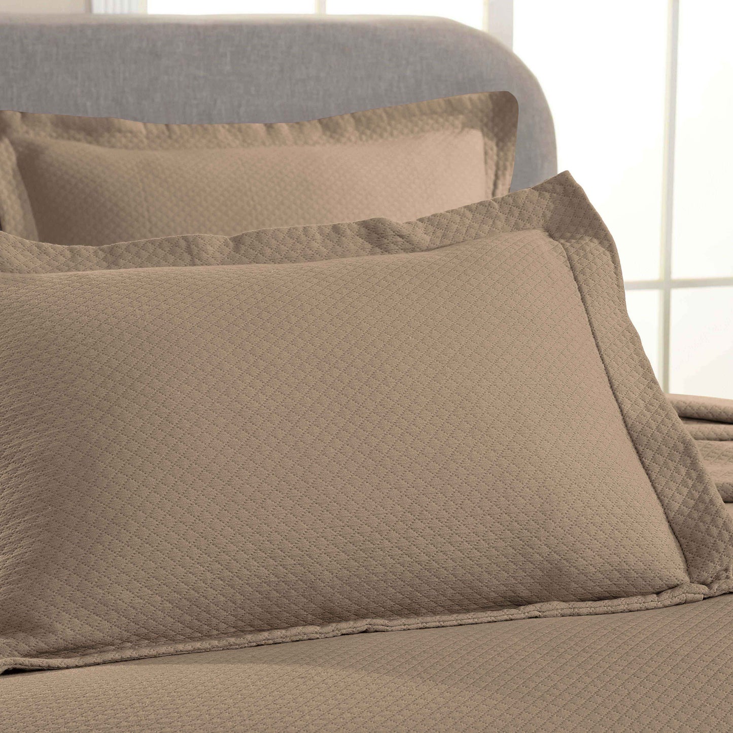 Solitaire Jacquard Matelassé Cotton Diamond Solitaire Bedspread Set - Taupe