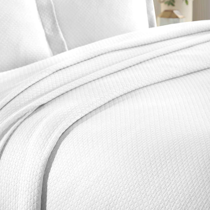 Solitaire Jacquard Matelassé Cotton Diamond Solitaire Bedspread Set - White