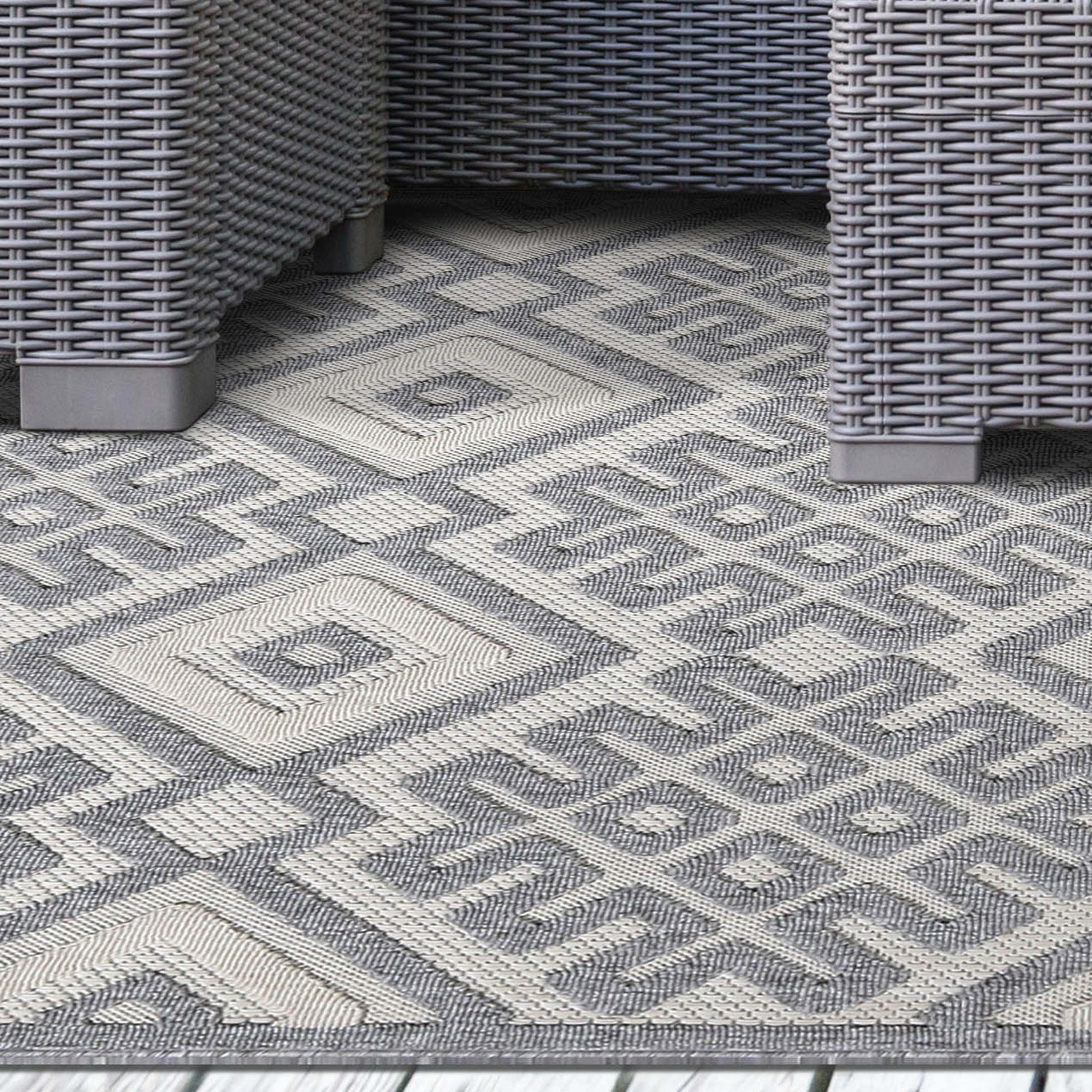 Sterling Modern Geometric Diamonds Indoor/Outdoor Area Rug - Cream