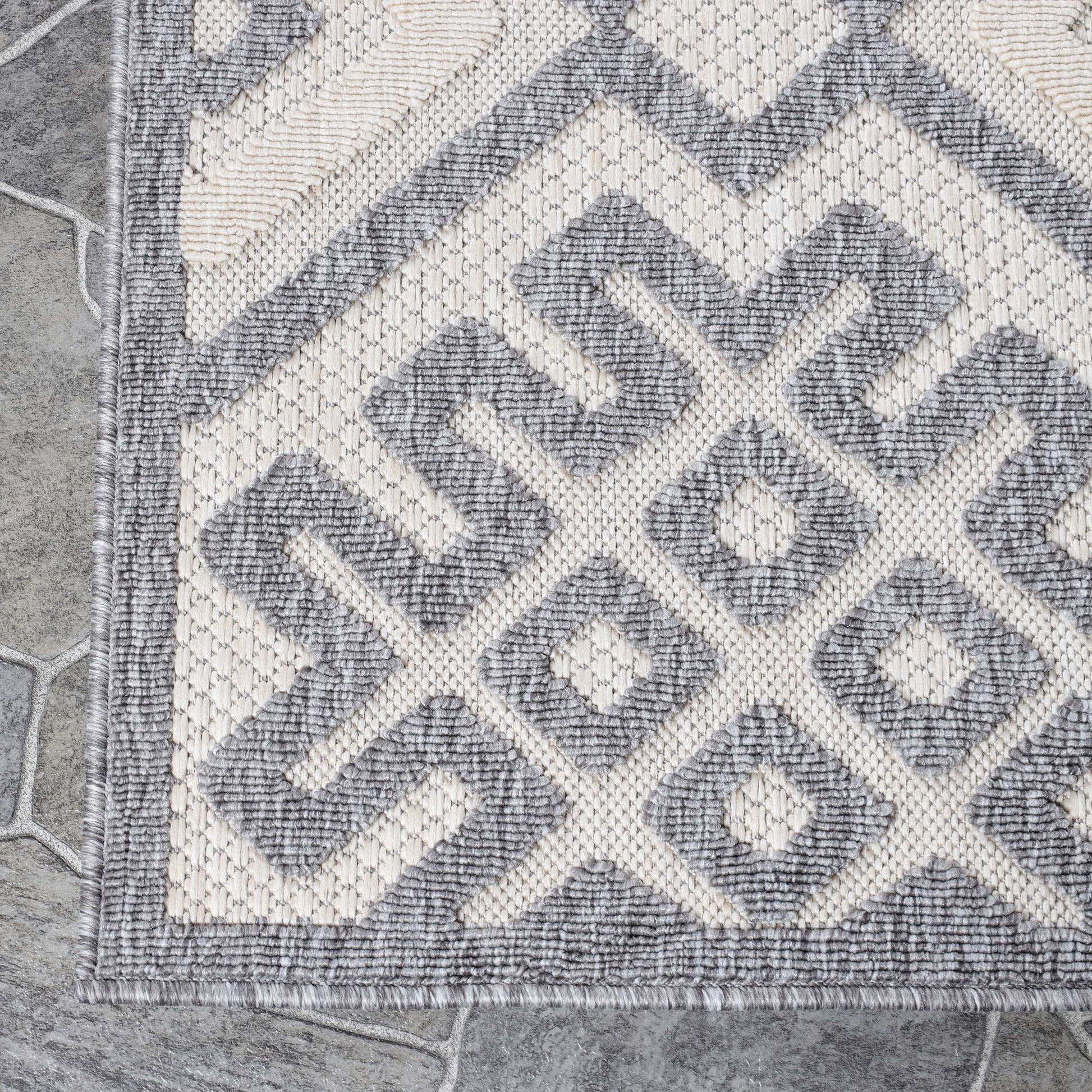 Sterling Modern Geometric Diamonds Indoor/Outdoor Area Rug - Cream