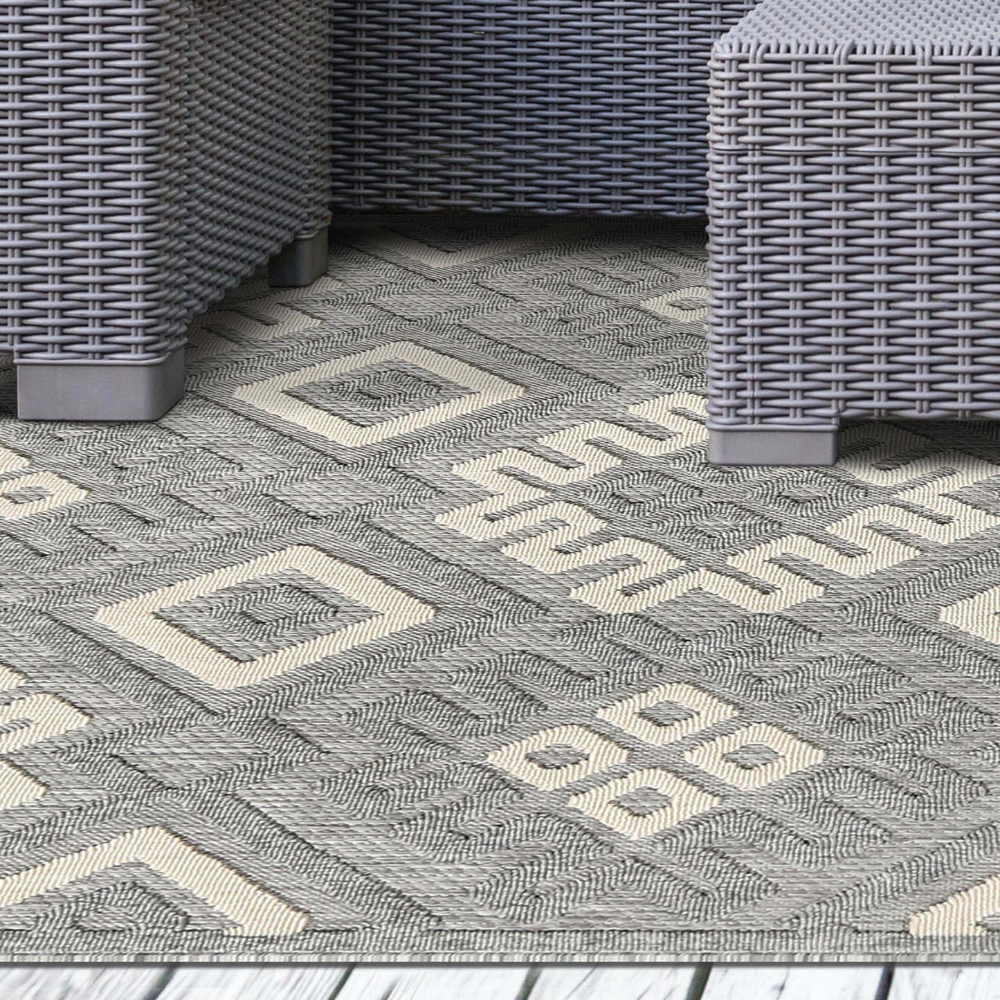 Sterling Modern Geometric Diamonds Indoor/Outdoor Area Rug - Grey