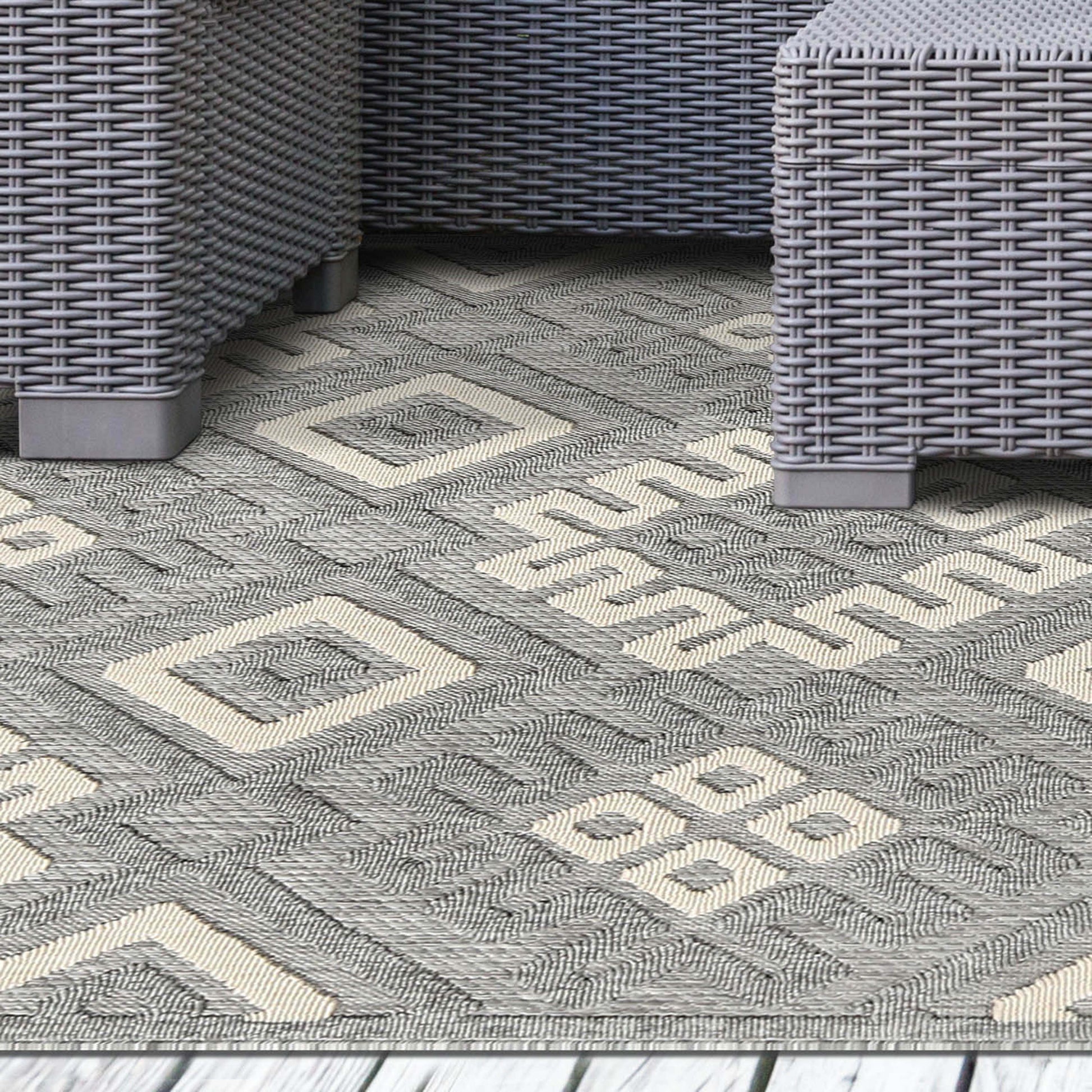 Sterling Modern Geometric Diamonds Indoor/Outdoor Area Rug - Grey