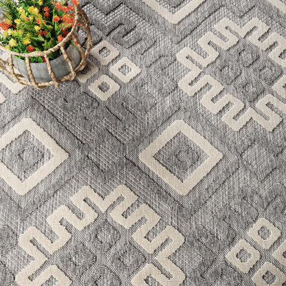 Sterling Modern Geometric Diamonds Indoor/Outdoor Area Rug - Grey