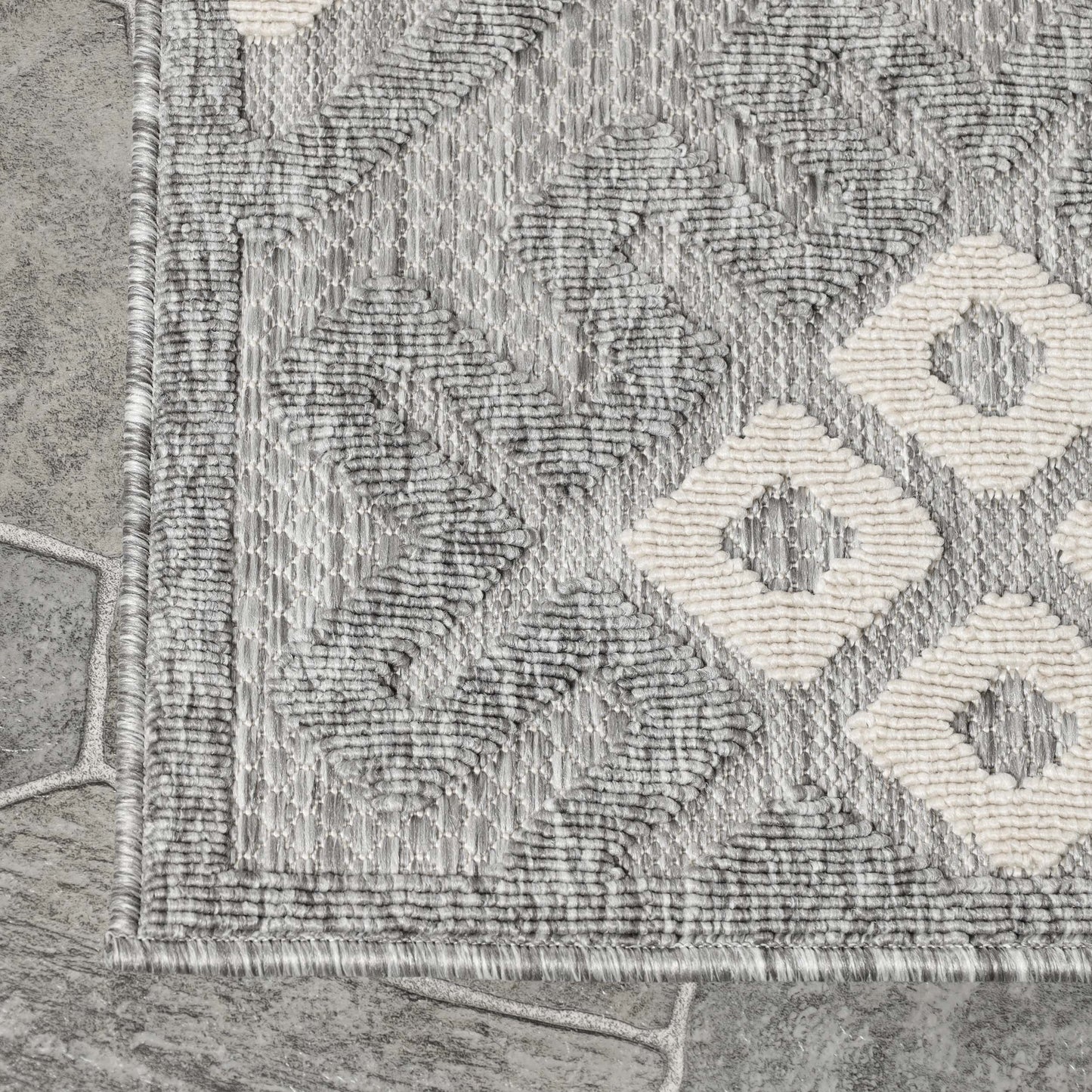 Sterling Modern Geometric Diamonds Indoor/Outdoor Area Rug - Grey
