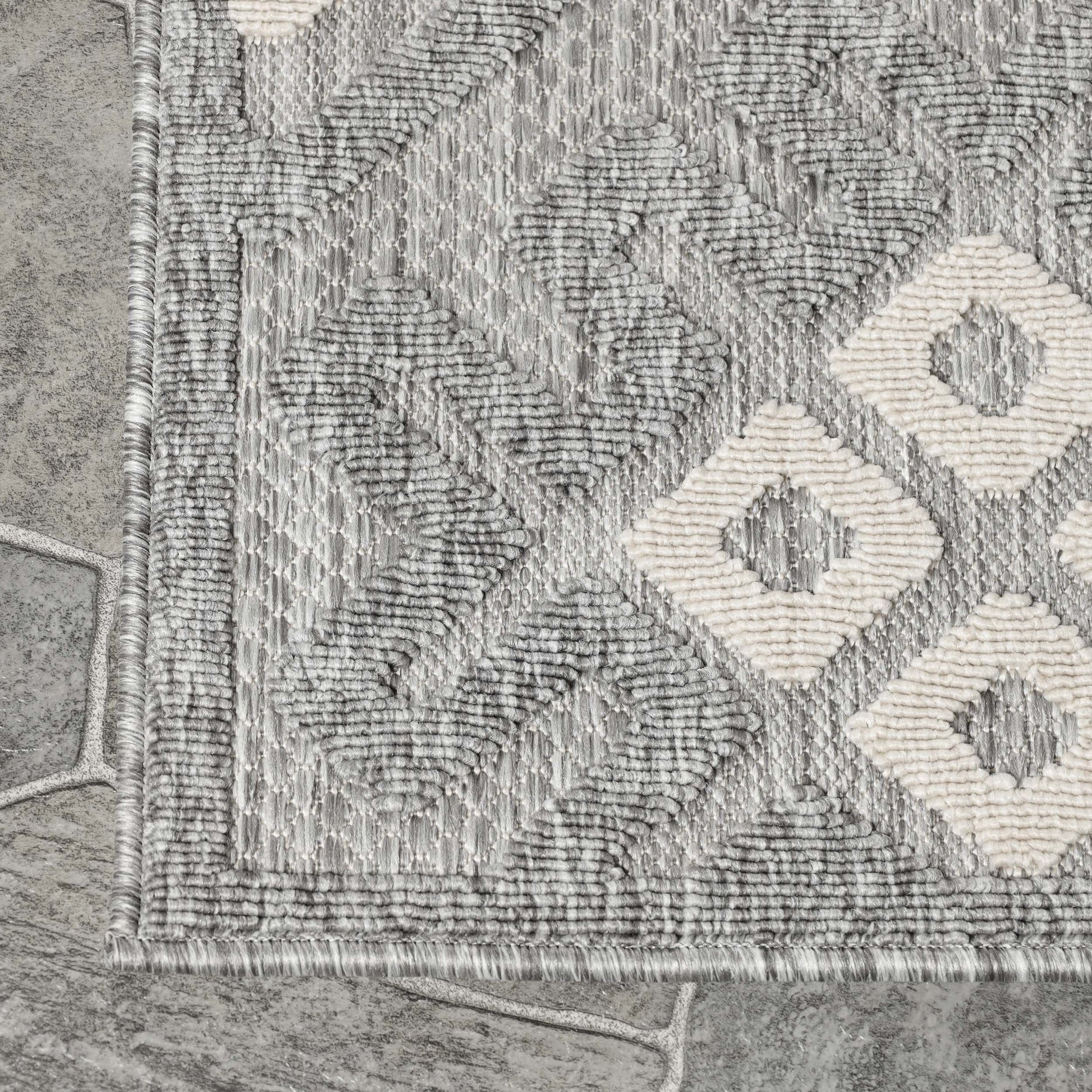 Sterling Modern Geometric Diamonds Indoor/Outdoor Area Rug - Grey