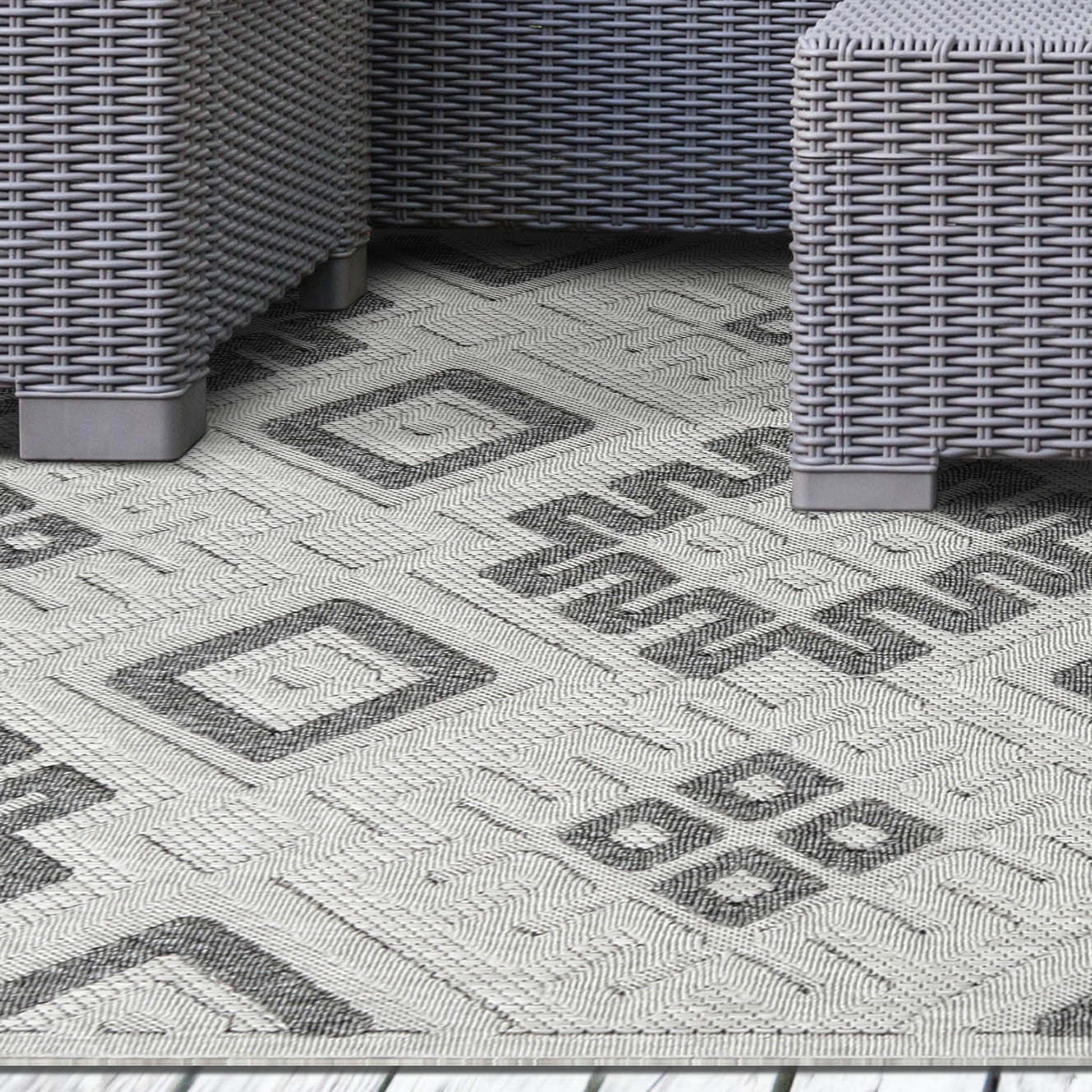 Sterling Modern Geometric Diamonds Indoor/Outdoor Area Rug - Slate