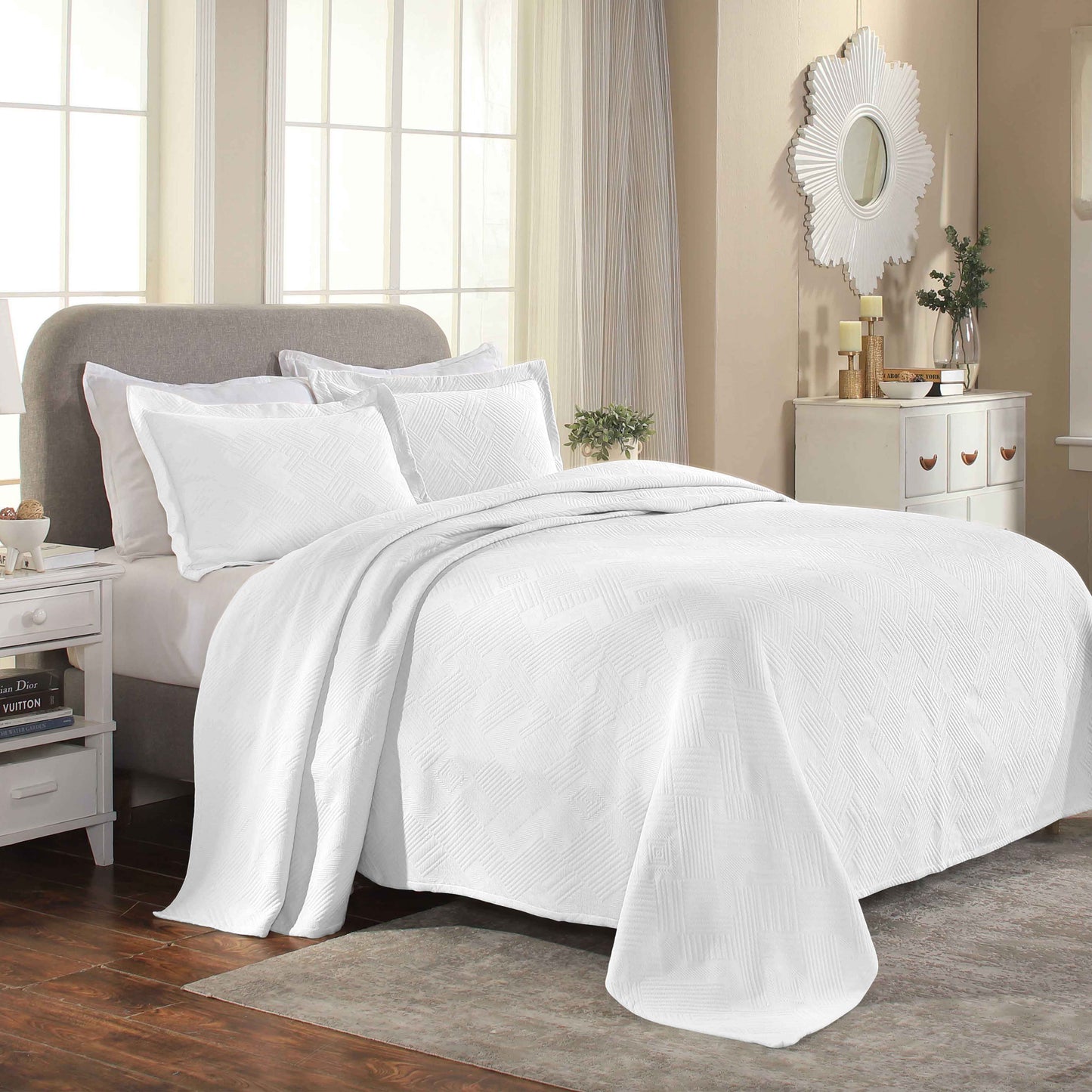 Cotton Jacquard Matelassé Scalloped Geometric Fret Bedspread Set - White