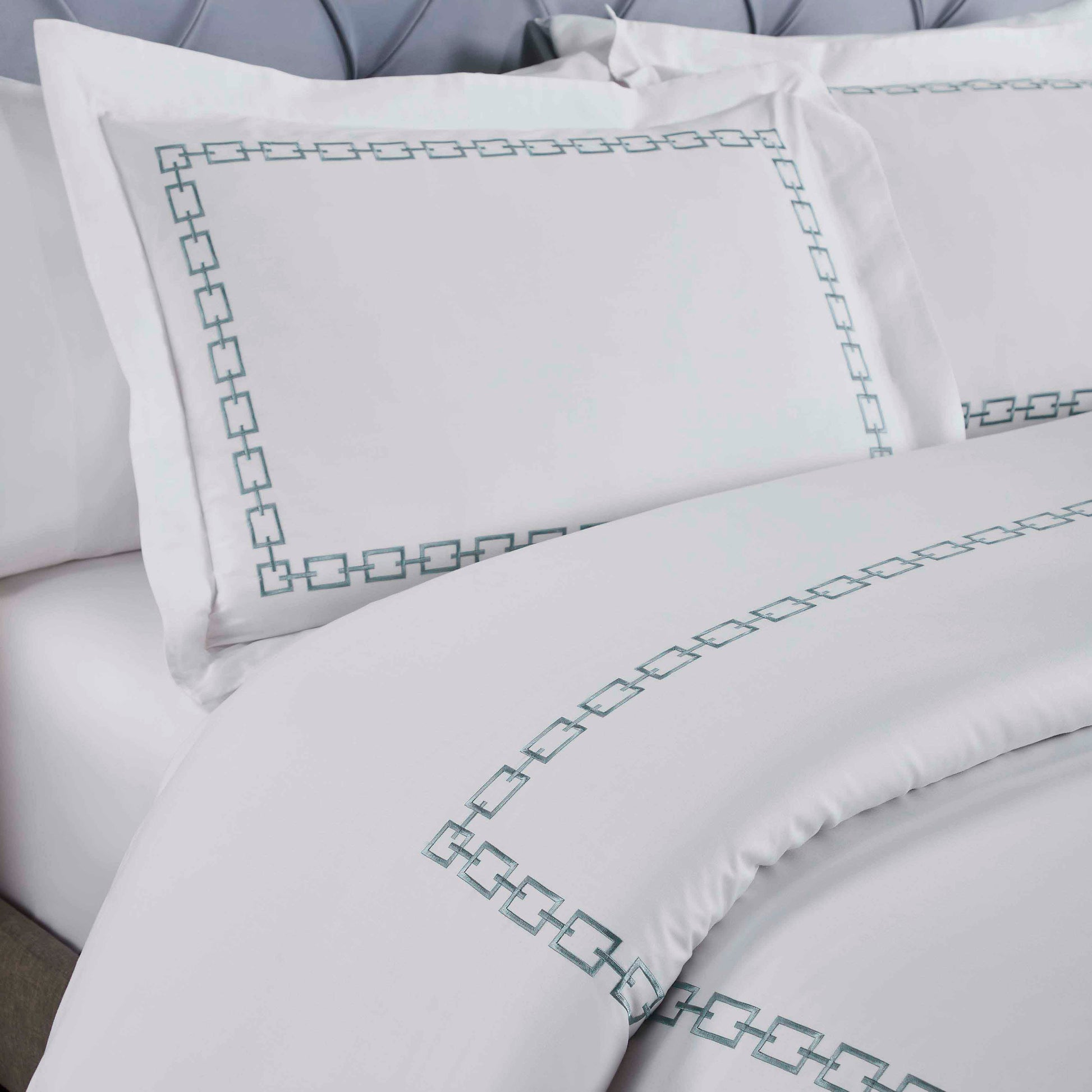 Chain Links Cotton Embroidered 3 Piece Duvet Cover Set - White