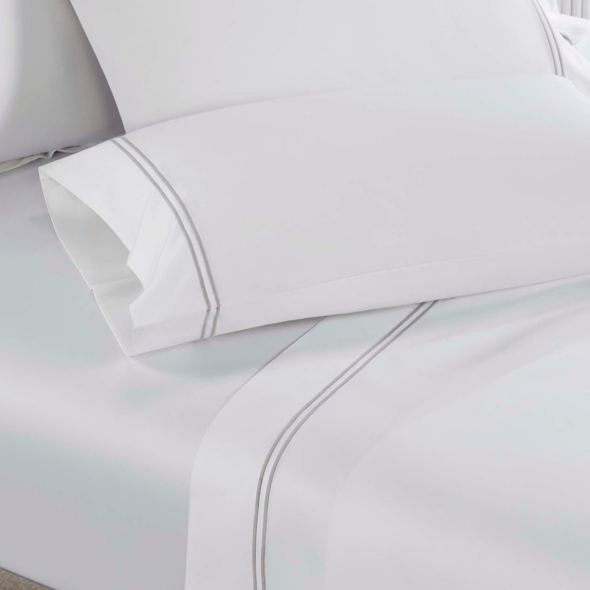 Fieldstone Cotton Two-Line Embroidered Deep Pocket Bed Sheet Set - White