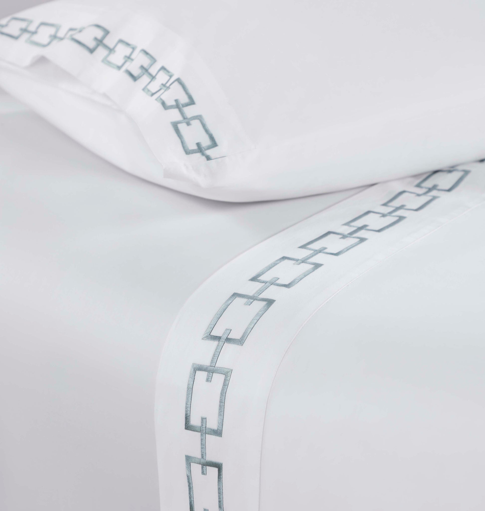 Chain Links Cotton Embroidered Deep Pocket Bed Sheet Set - White