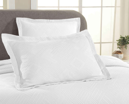 Cotton Jacquard Matelassé Scalloped Geometric Fret Bedspread Set - White