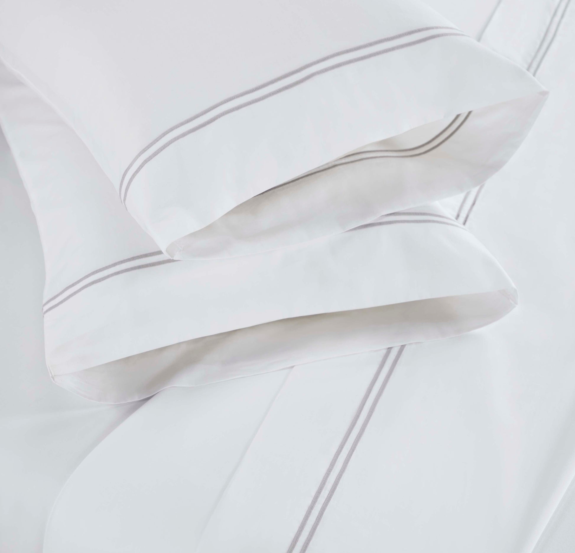 Fieldstone Cotton Two-Line Embroidered Deep Pocket Bed Sheet Set - White