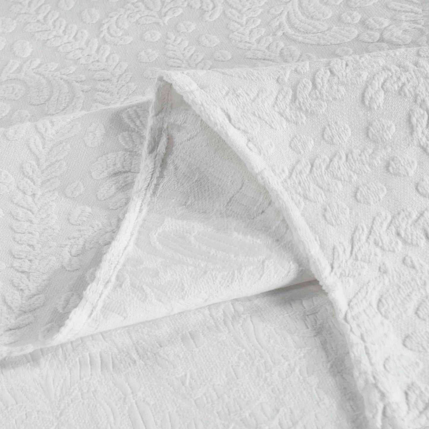 Aspen Cotton Blend Jacquard Floral Scalloped Edge Bedspread Set - White