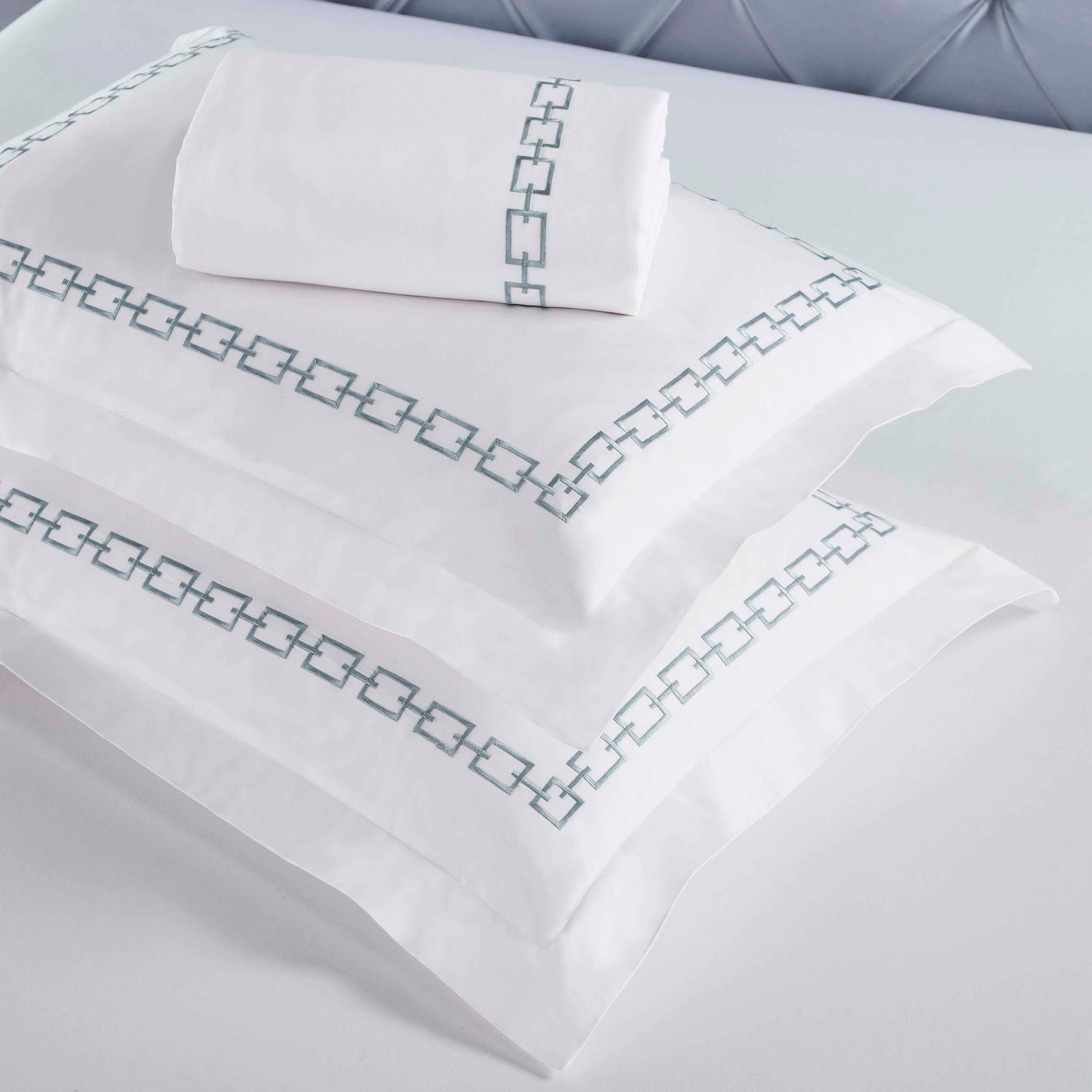 Chain Links Cotton Embroidered 3 Piece Duvet Cover Set - White