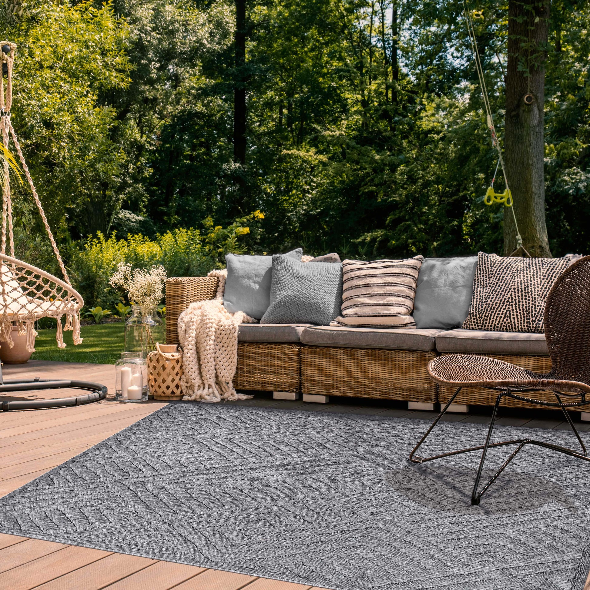Wynn Modern Geometric Abstract Indoor/Outdoor Area Rug - Grey