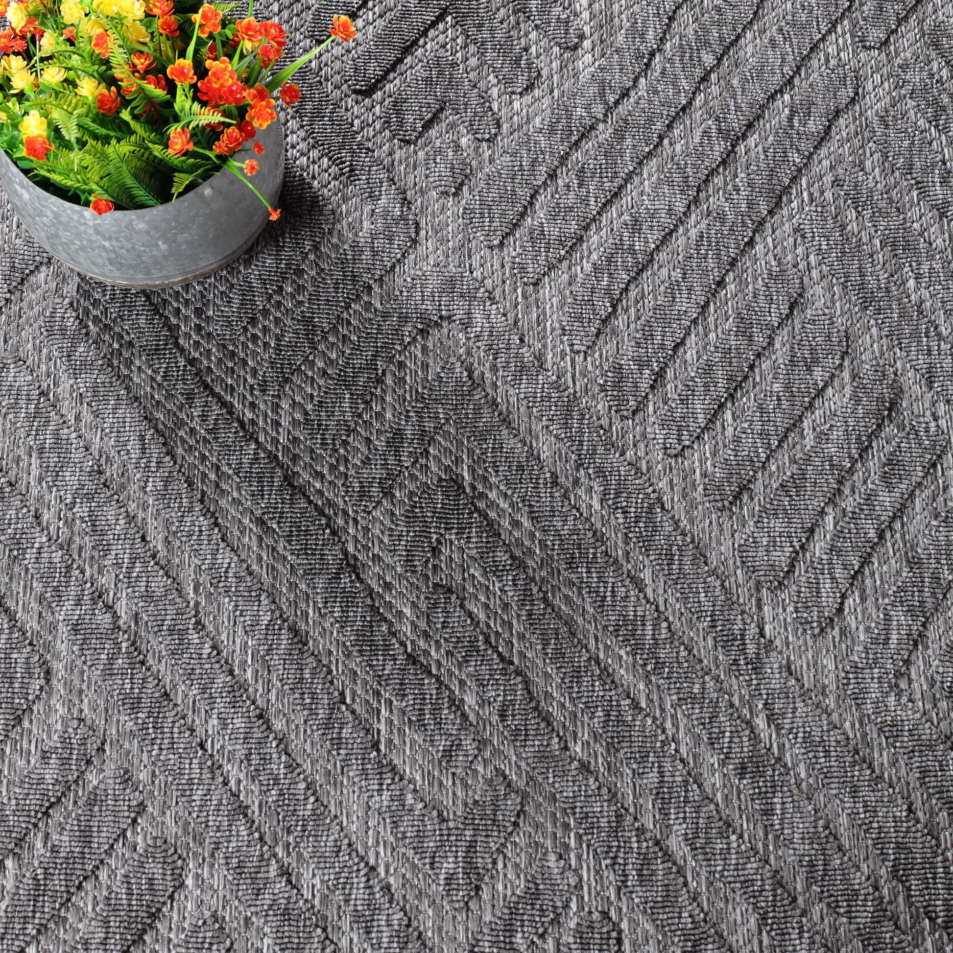 Wynn Modern Geometric Abstract Indoor/Outdoor Area Rug - Grey