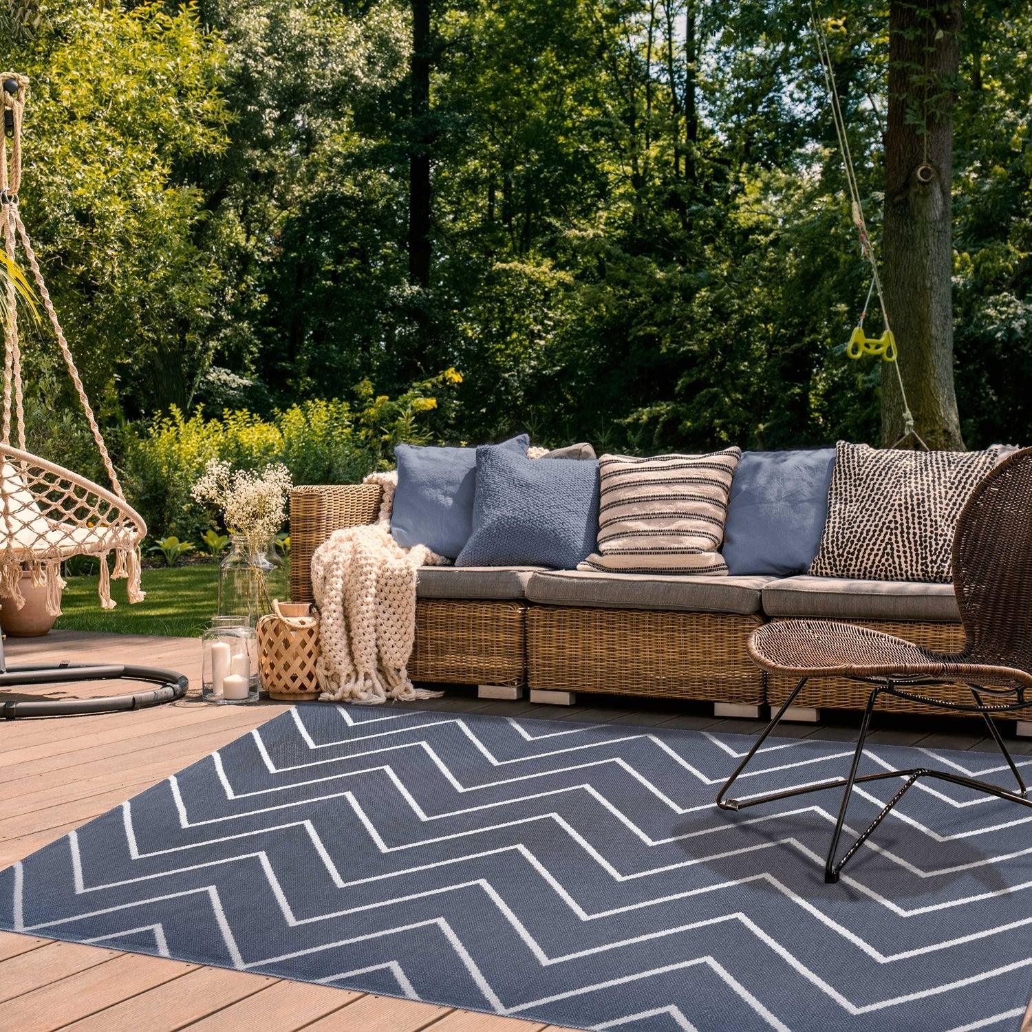 Superior Contemporary Chevron Zig-Zag Indoor Outdoor Area Rug - Grey