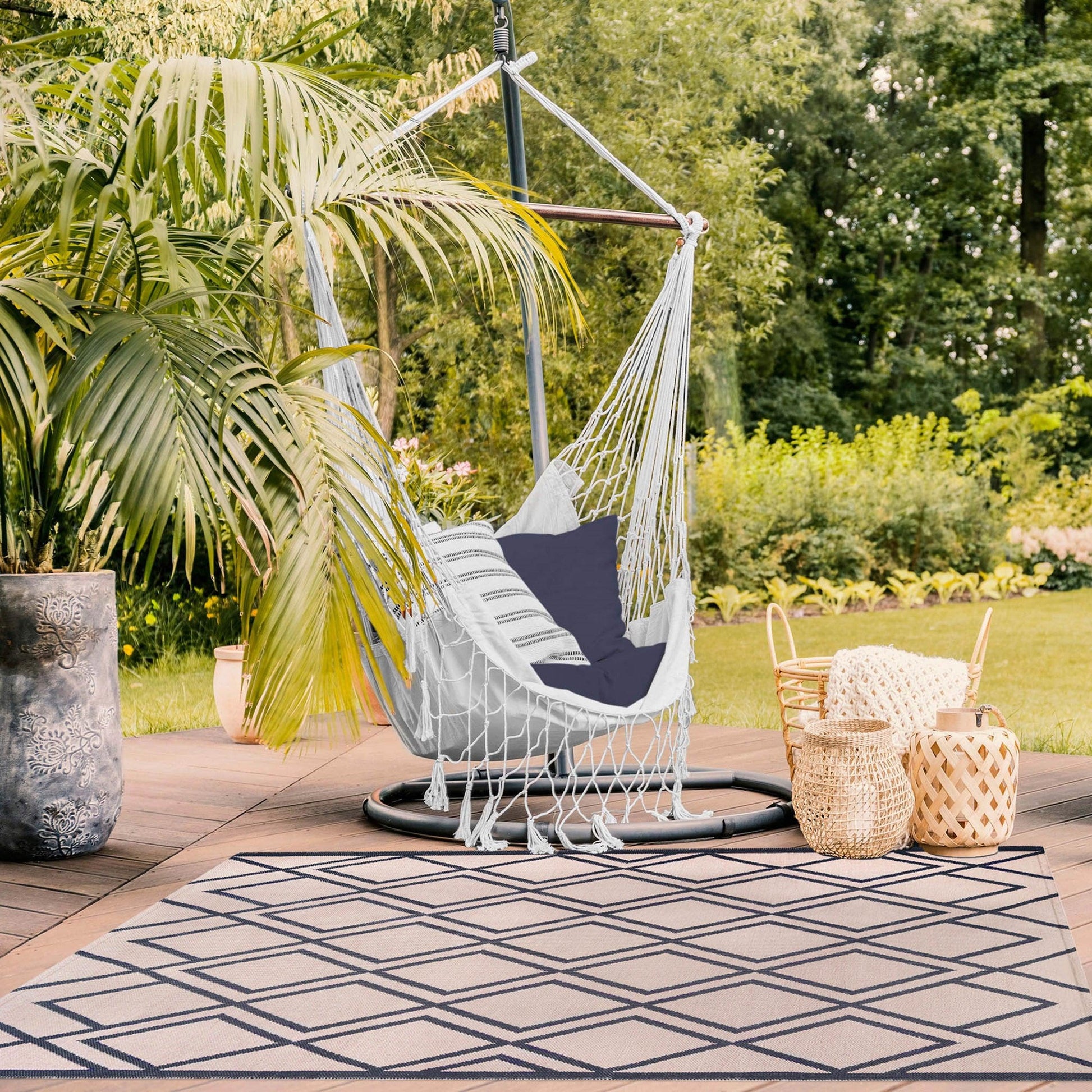  Superior Modern Diamond Lattice Indoor/ Outdoor Area Rug - Beige