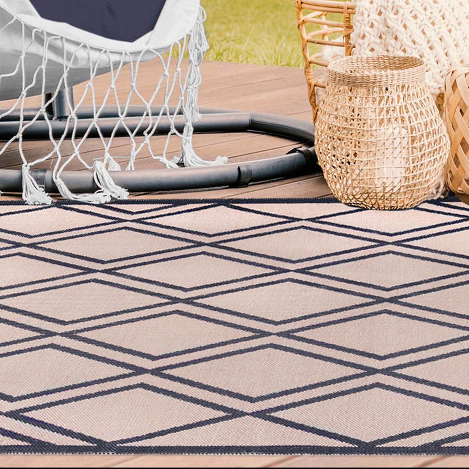  Superior Modern Diamond Lattice Indoor/ Outdoor Area Rug -  Beige