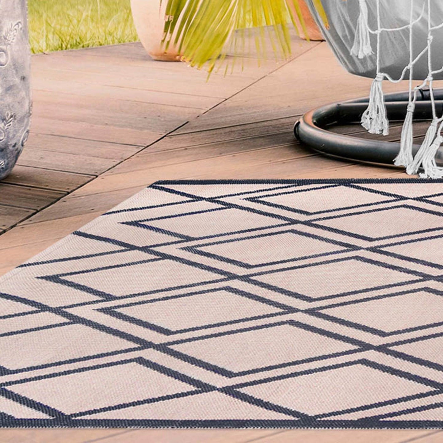  Superior Modern Diamond Lattice Indoor/ Outdoor Area Rug - Beige
