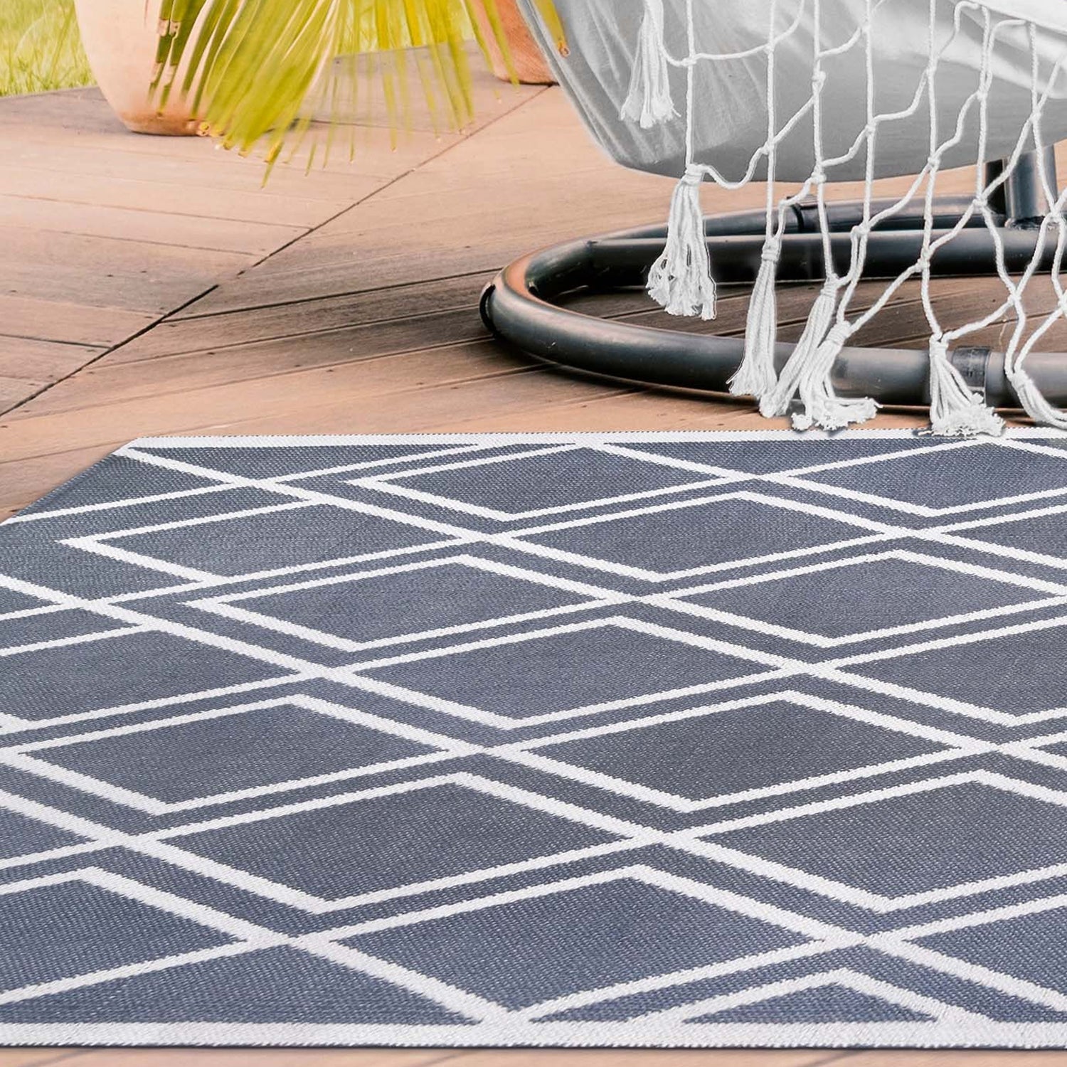  Superior Modern Diamond Lattice Indoor/ Outdoor Area Rug - Grey
